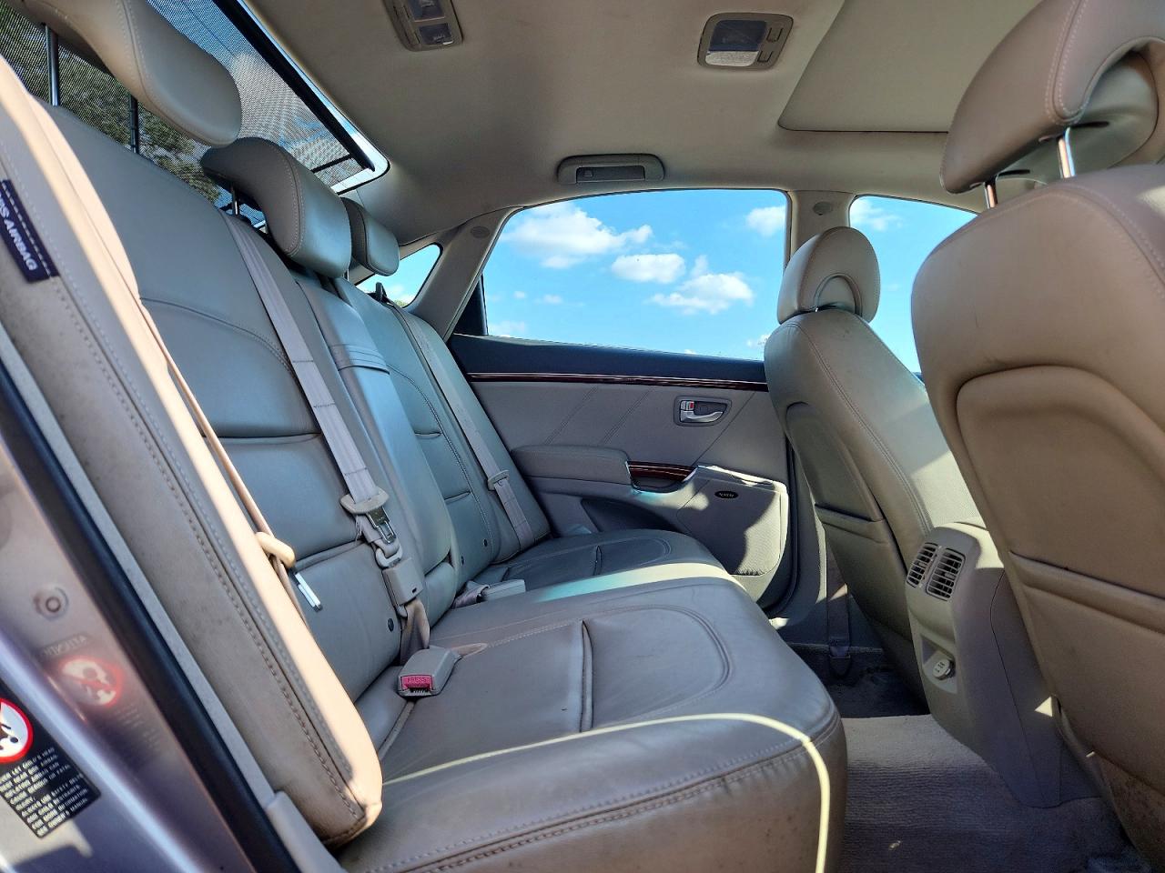 2007 Hyundai Azera Se Silver vin: KMHFC46F07A213566