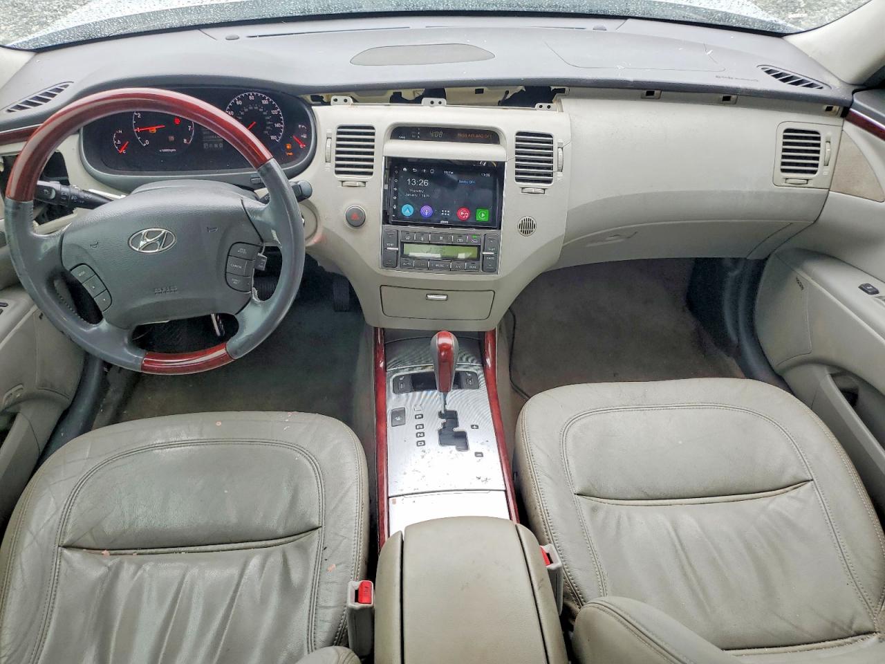2008 Hyundai Azera Limited Silver vin: KMHFC46F08A288849