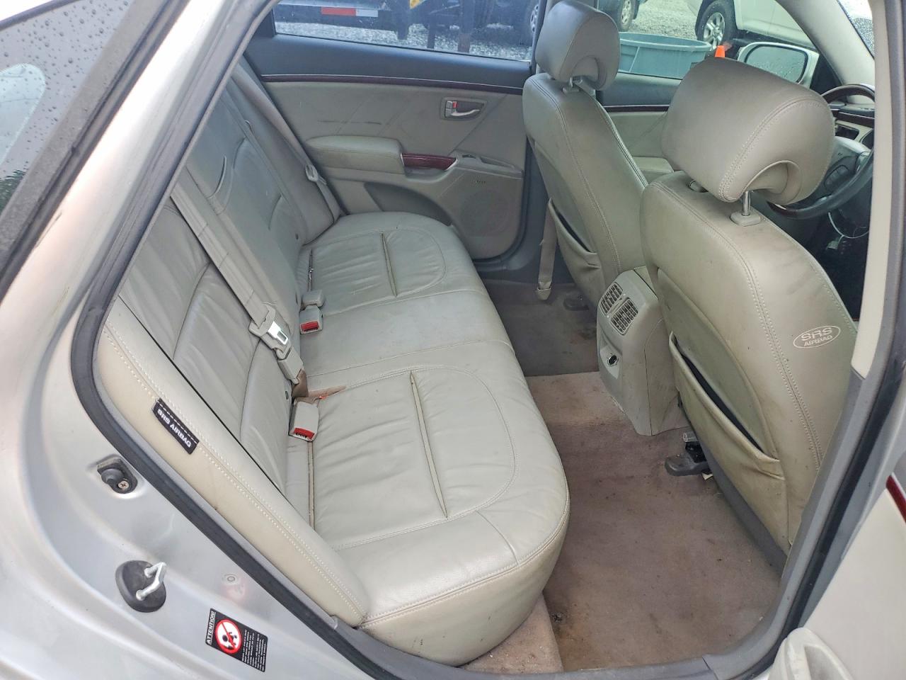 2008 Hyundai Azera Limited Silver vin: KMHFC46F08A288849