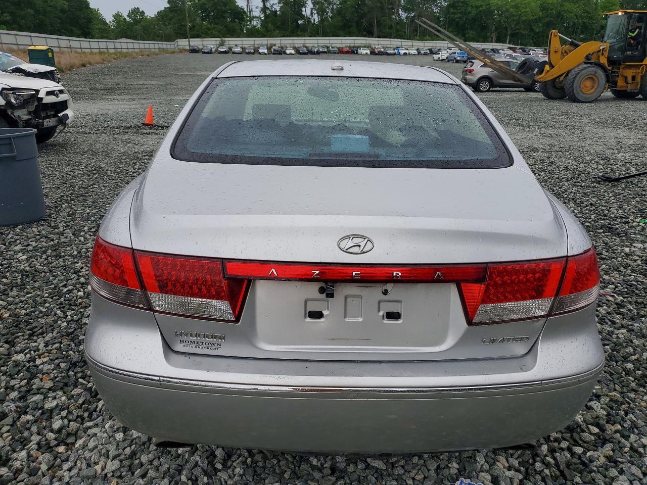 2008 Hyundai Azera Limited Silver vin: KMHFC46F08A288849