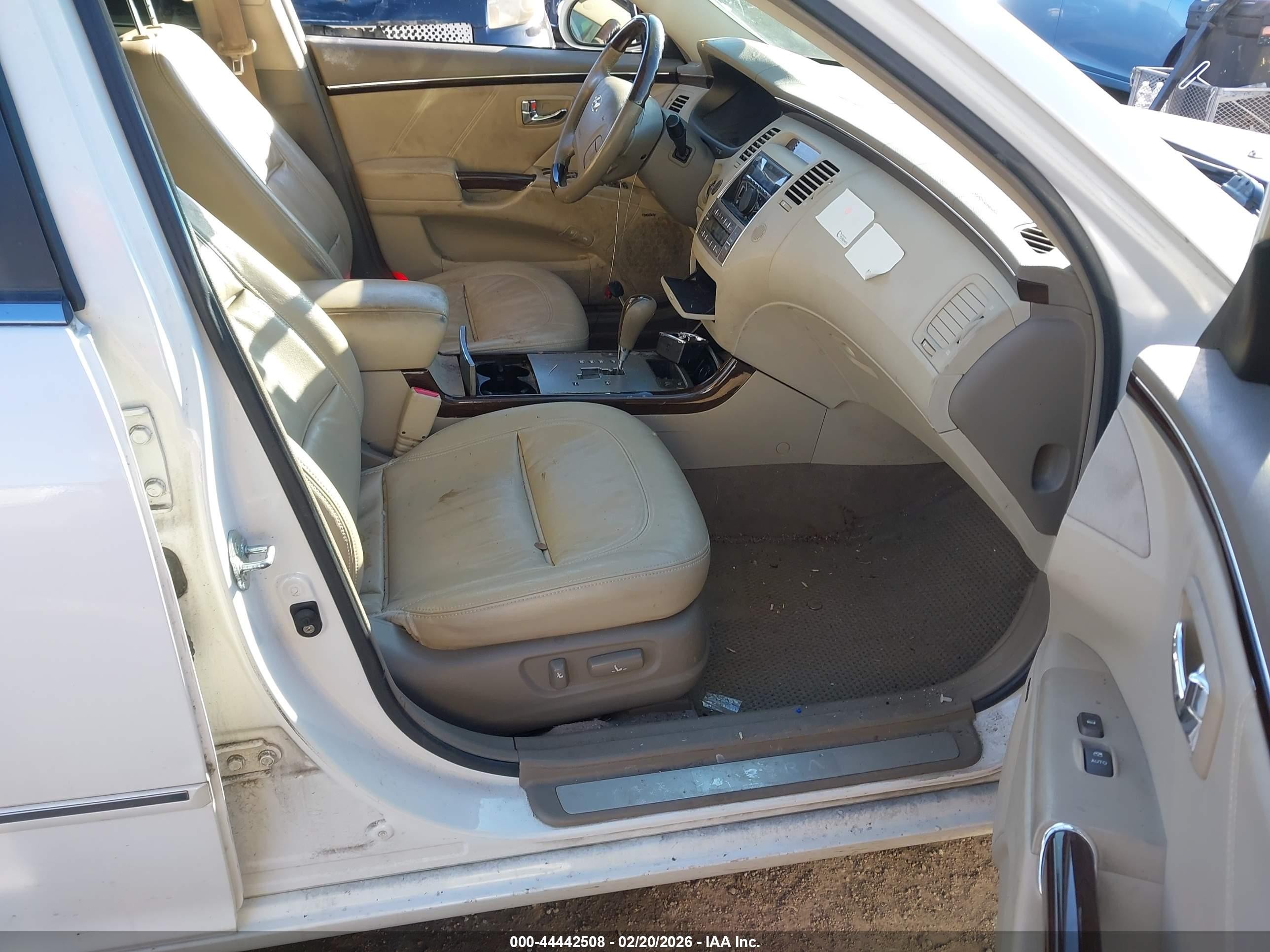 2009 Hyundai Azera Limited Белый vin: KMHFC46F09A374003