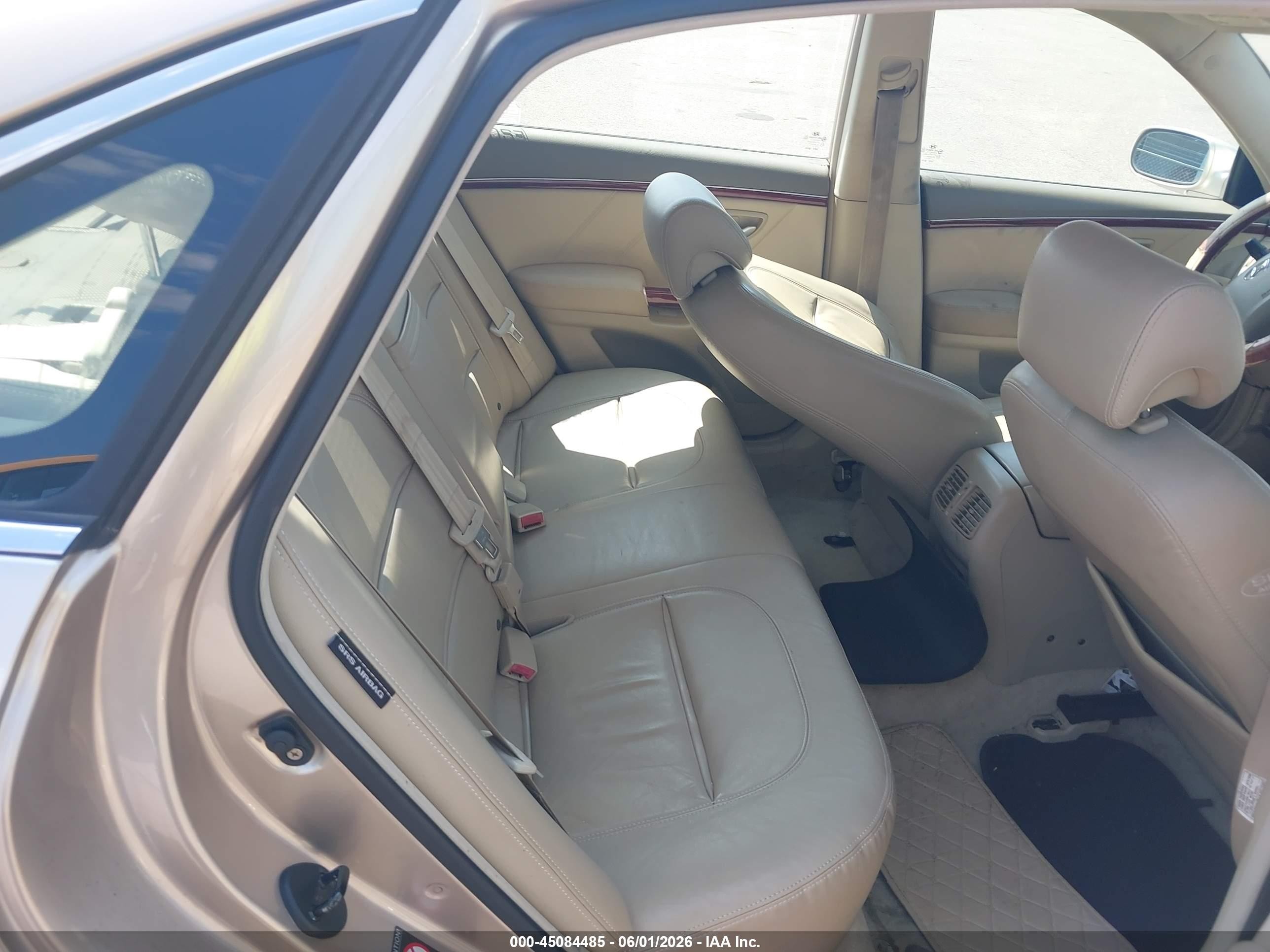 2006 Hyundai Azera Limited/se Silver vin: KMHFC46F16A116763