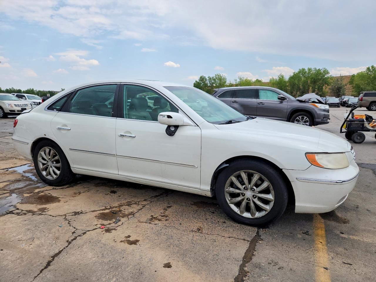 2008 Hyundai Azera Limited White vin: KMHFC46F18A254595