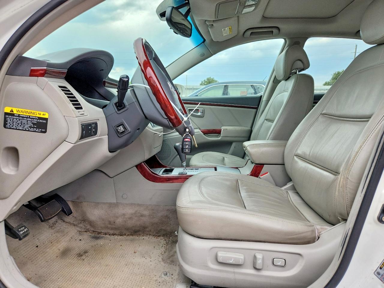 2008 Hyundai Azera Limited White vin: KMHFC46F18A254595