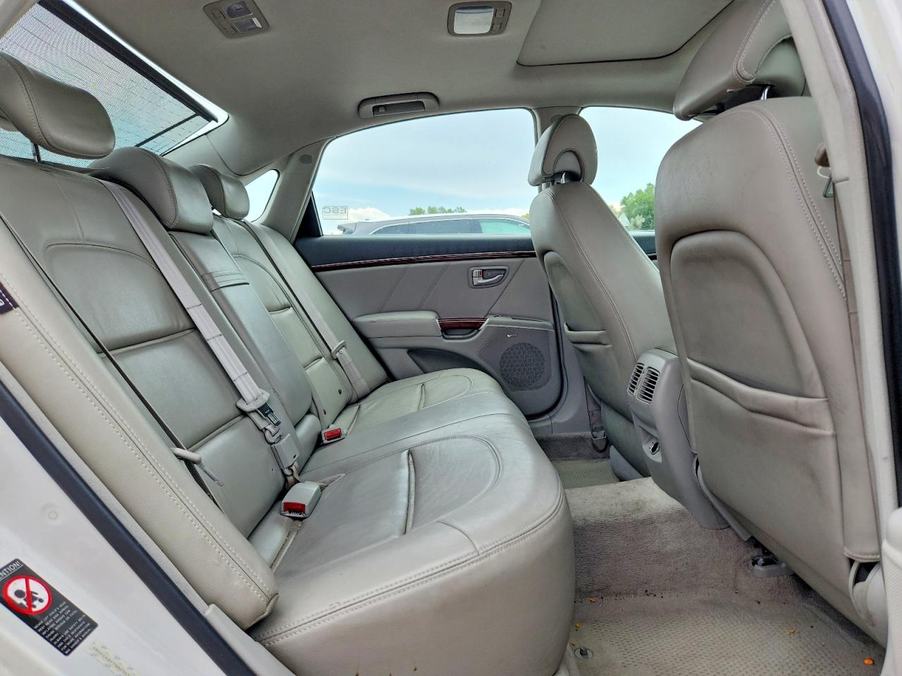 2008 Hyundai Azera Limited White vin: KMHFC46F18A254595