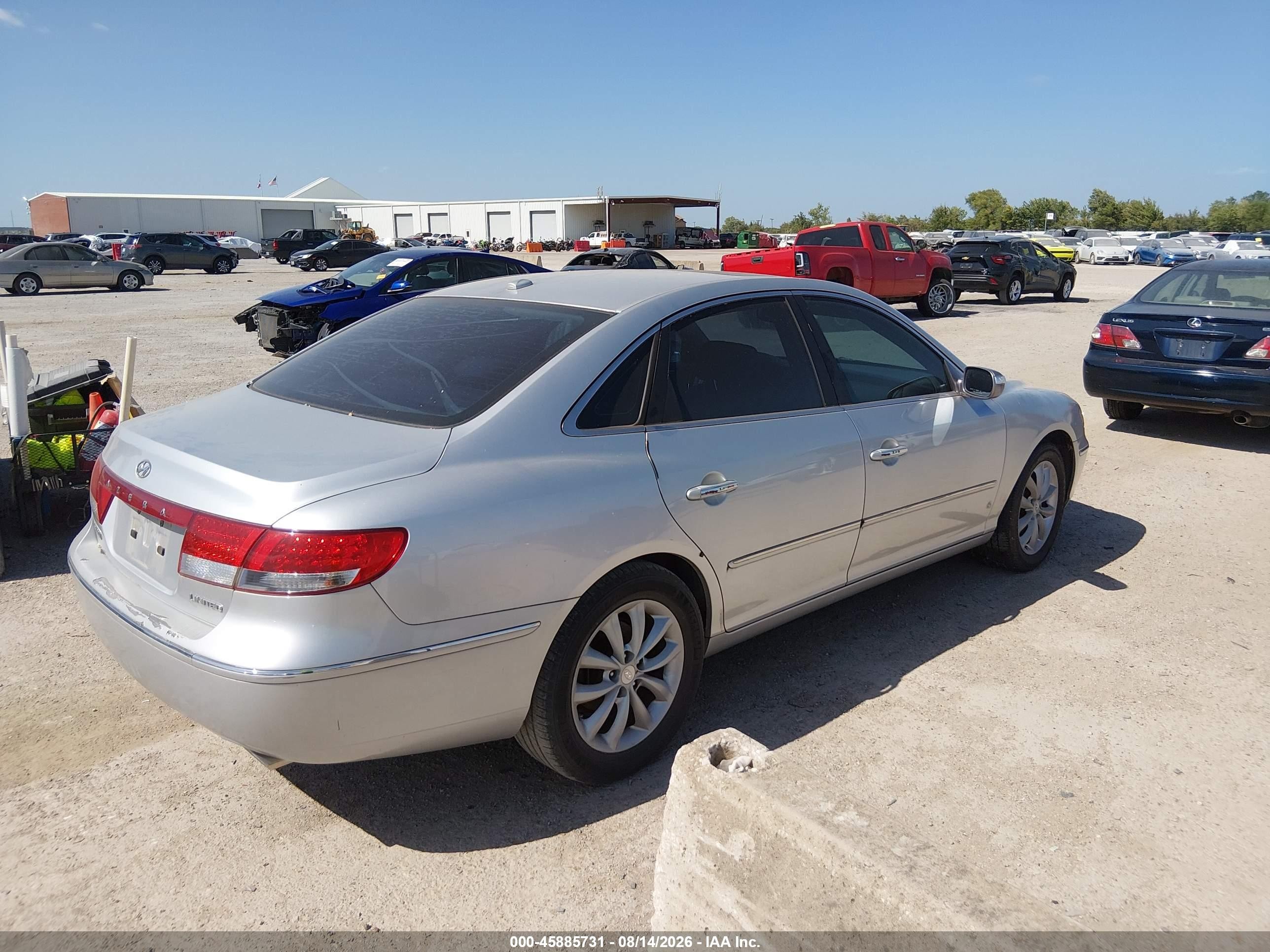 2008 Hyundai Azera Limited Silver vin: KMHFC46F18A256444