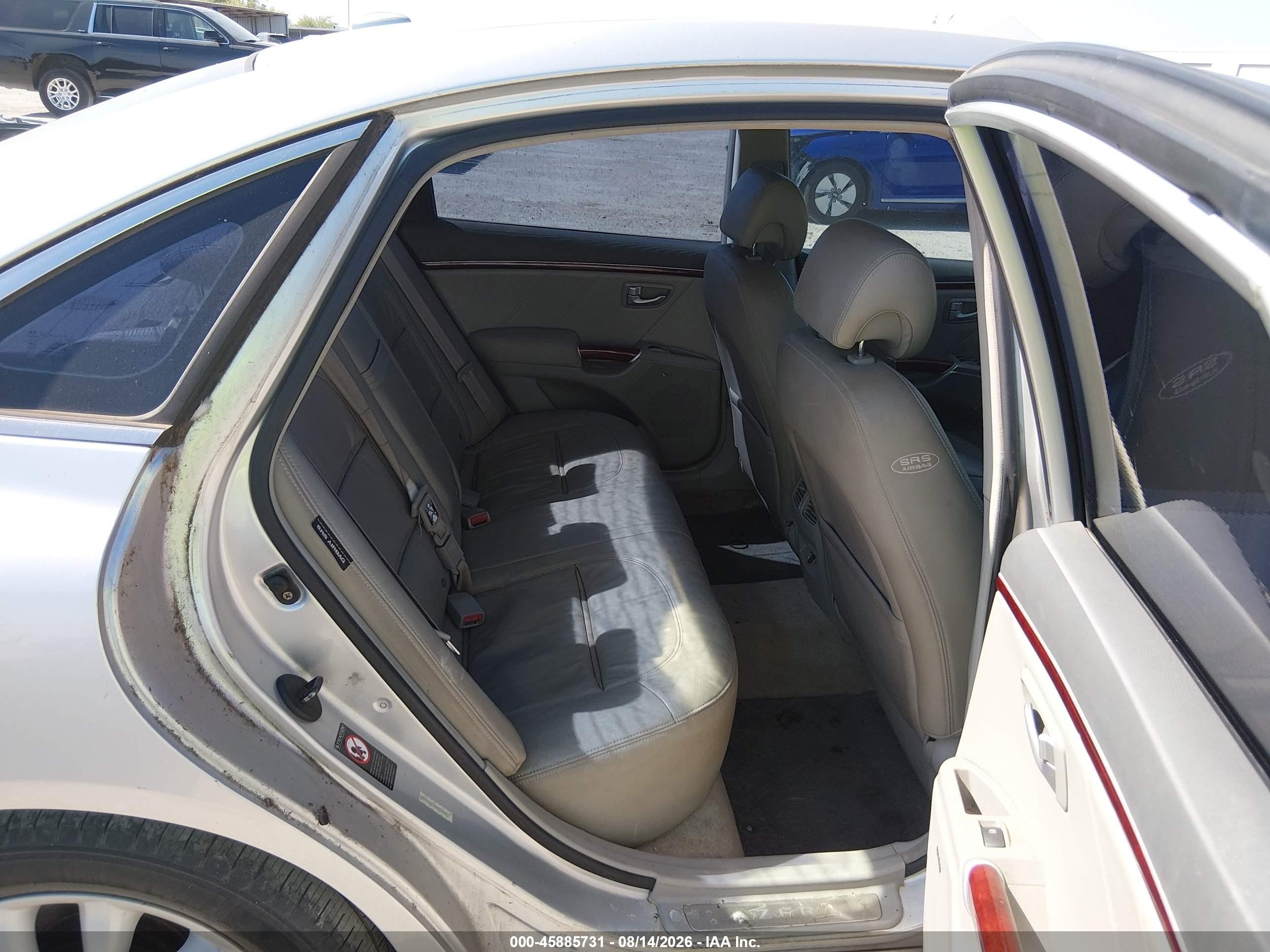 2008 Hyundai Azera Limited Silver vin: KMHFC46F18A256444