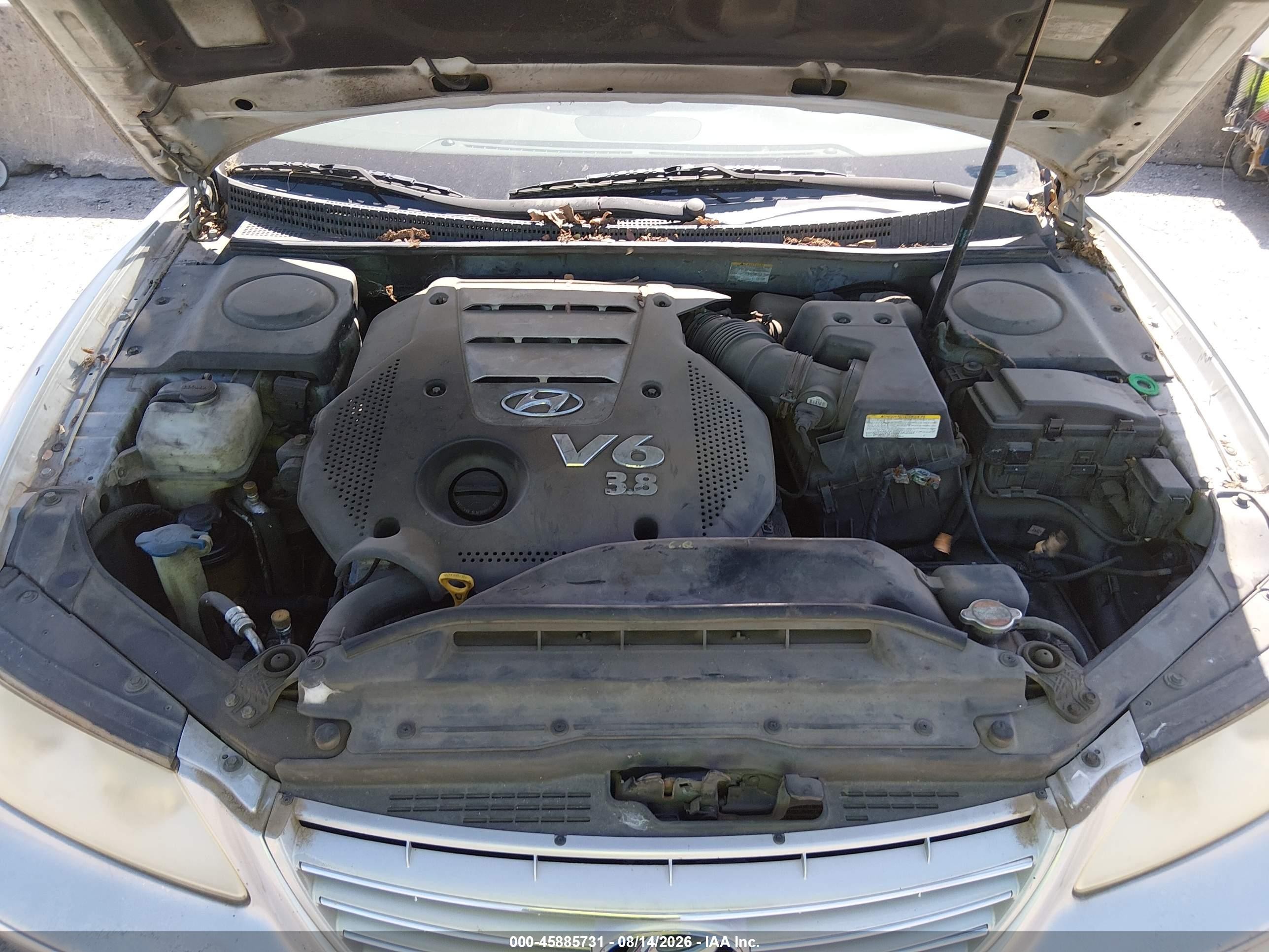 2008 Hyundai Azera Limited Silver vin: KMHFC46F18A256444