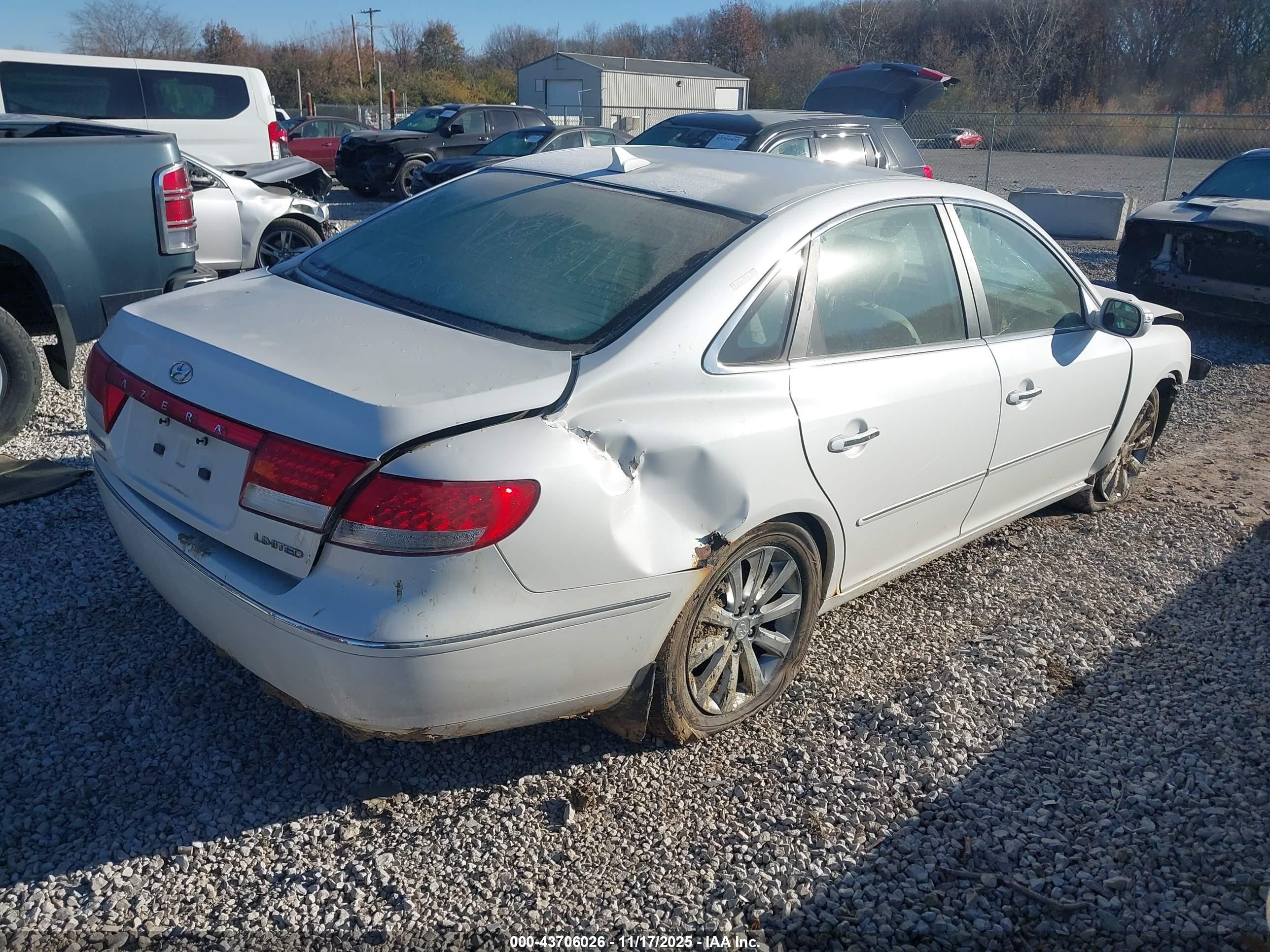 2009 Hyundai Azera Limited White vin: KMHFC46F19A343200