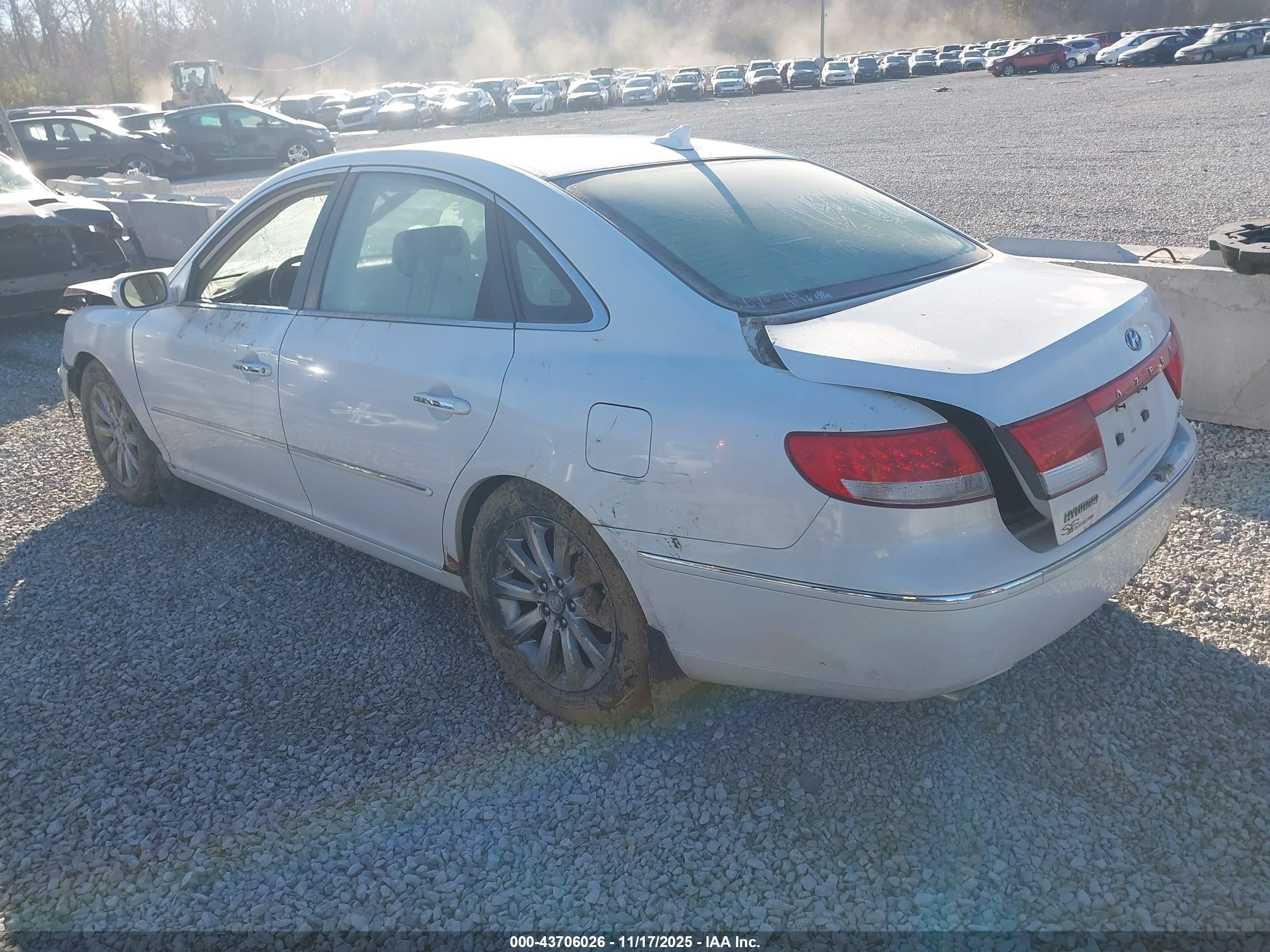 2009 Hyundai Azera Limited White vin: KMHFC46F19A343200