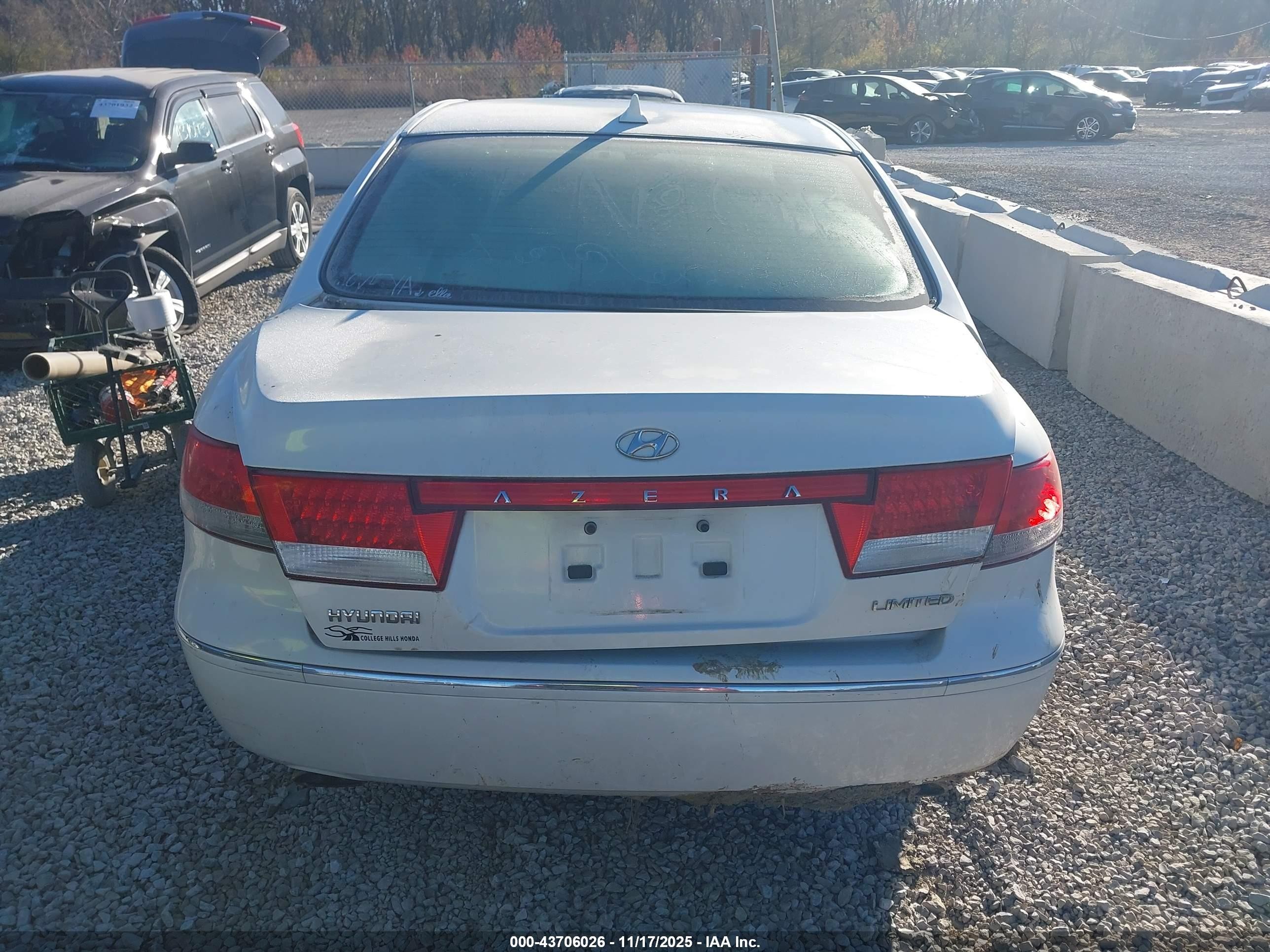 2009 Hyundai Azera Limited White vin: KMHFC46F19A343200