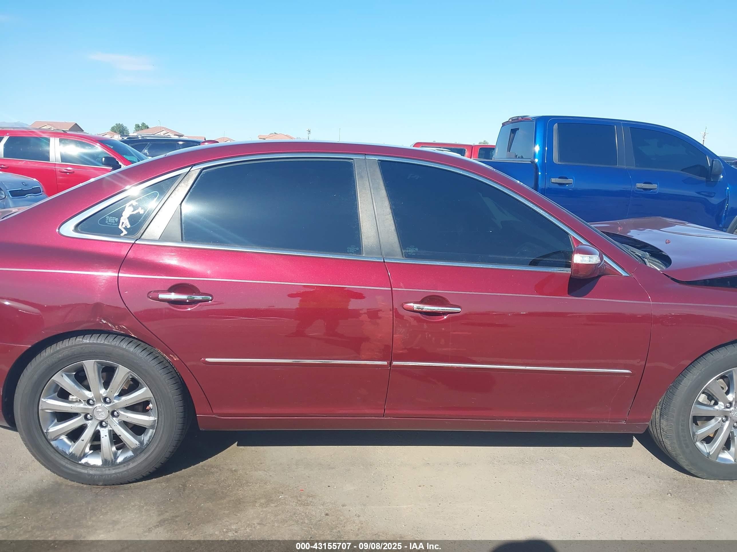 2009 Hyundai Azera Limited Maroon vin: KMHFC46F19A344282