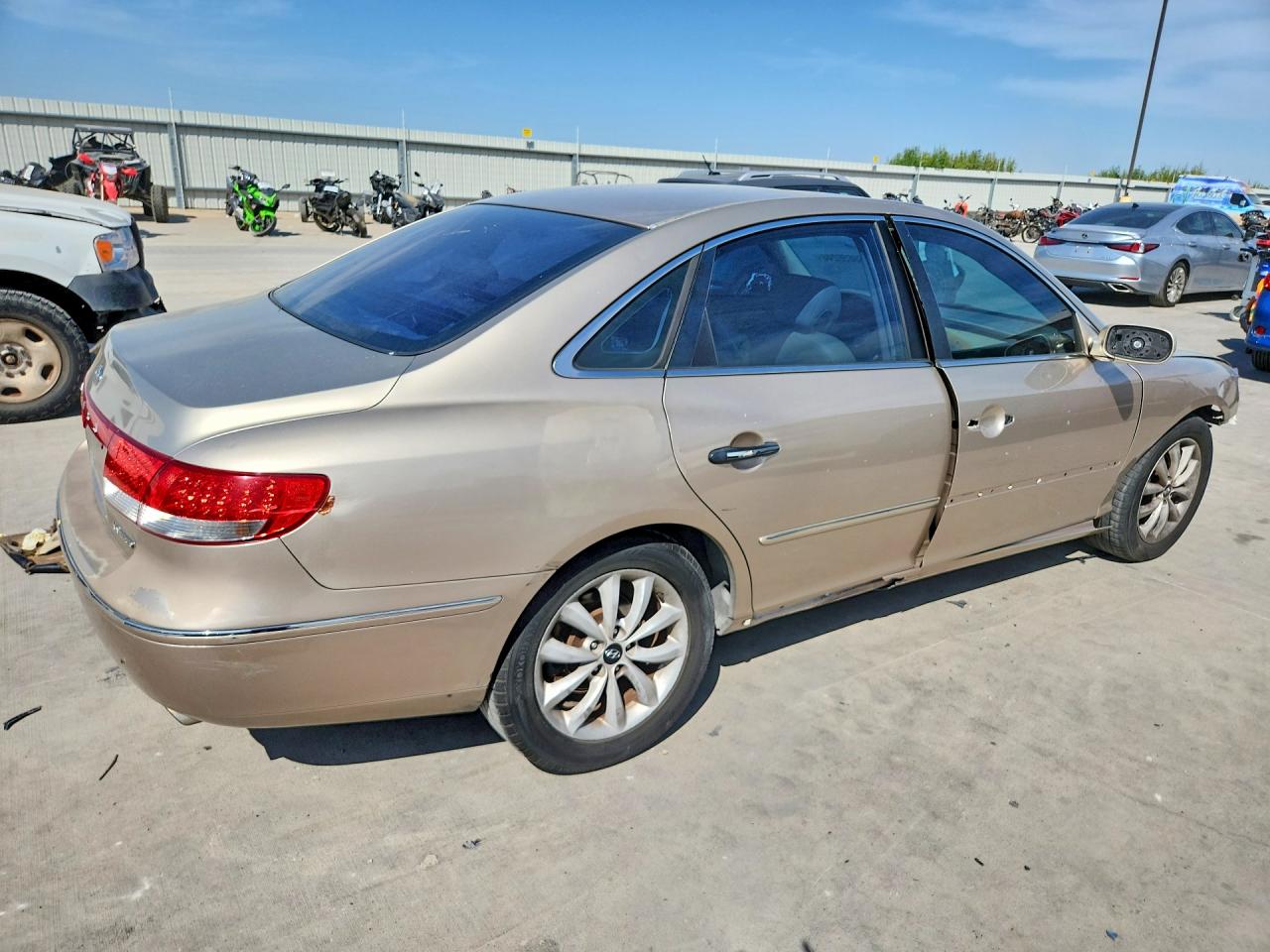 2007 Hyundai Azera Se Tan vin: KMHFC46F27A178688