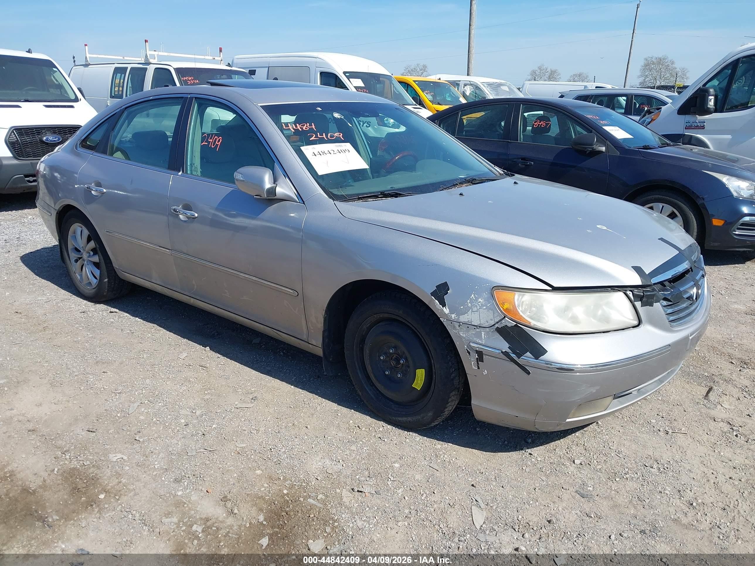 2008 Hyundai Azera Limited Silver vin: KMHFC46F28A256078