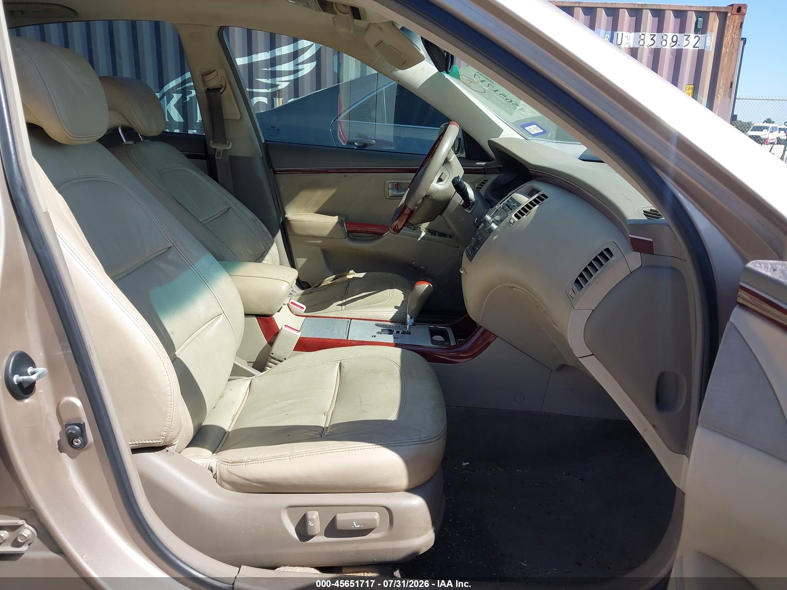 2008 Hyundai Azera Limited Gold vin: KMHFC46F28A297035
