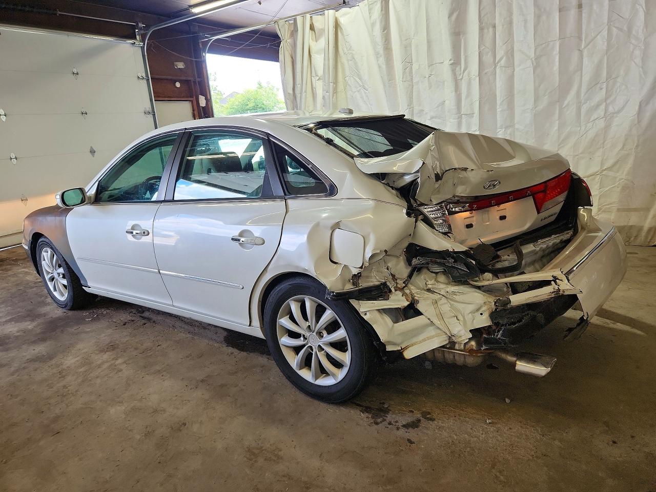 2008 Hyundai Azera Limited White vin: KMHFC46F28A310012