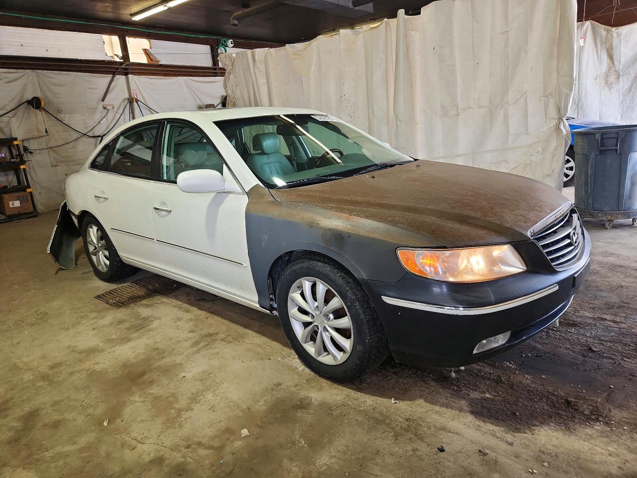 2008 Hyundai Azera Limited White vin: KMHFC46F28A310012