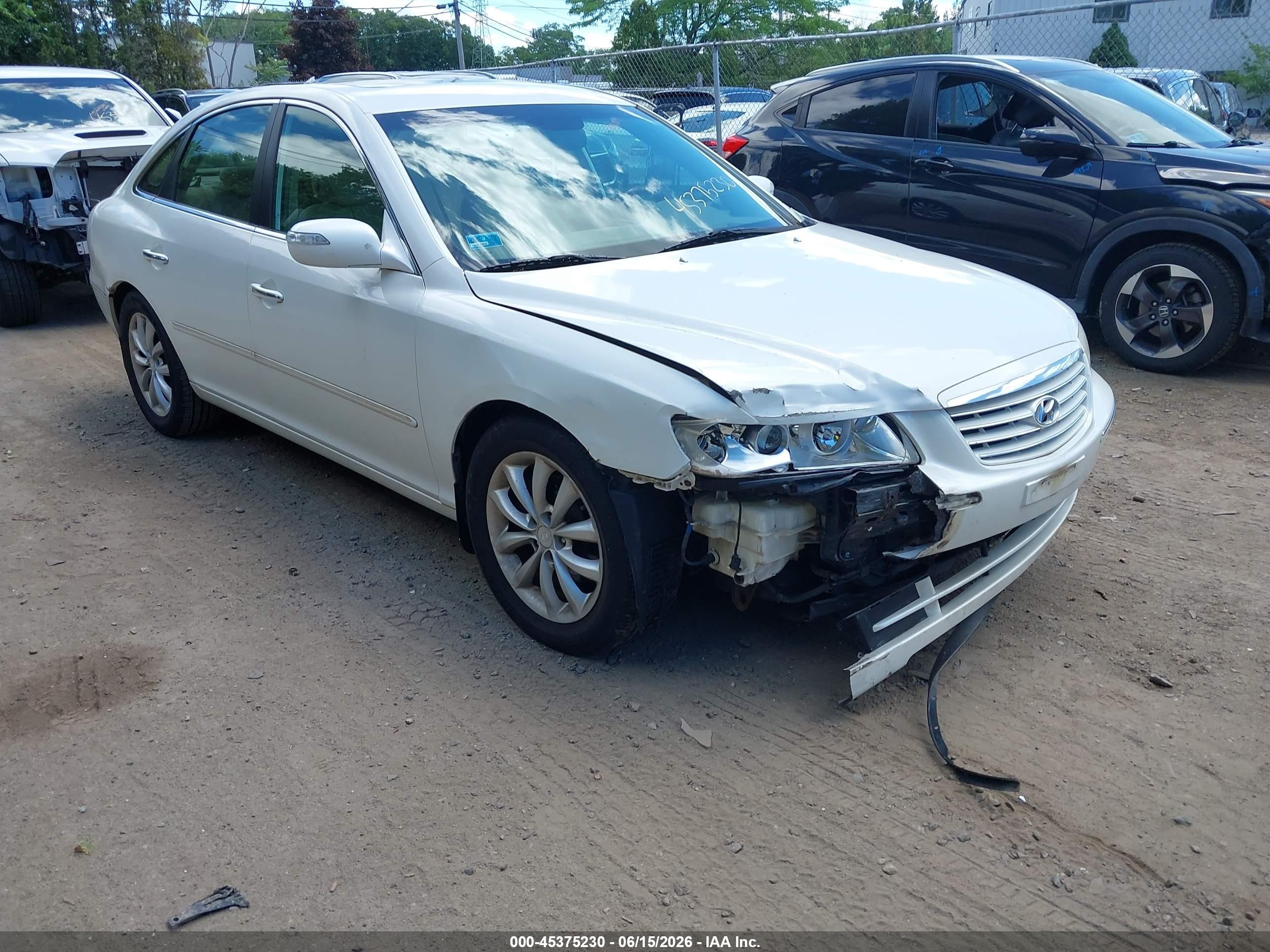 2008 Hyundai Azera Limited White vin: KMHFC46F28A310754
