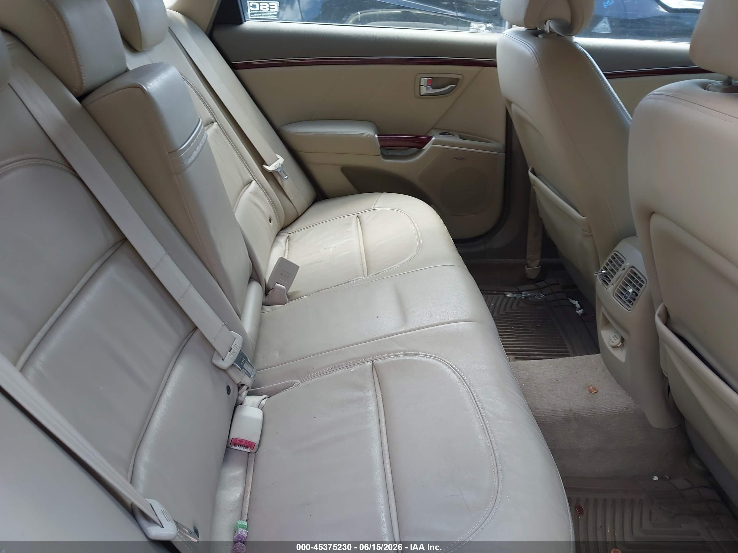 2008 Hyundai Azera Limited White vin: KMHFC46F28A310754