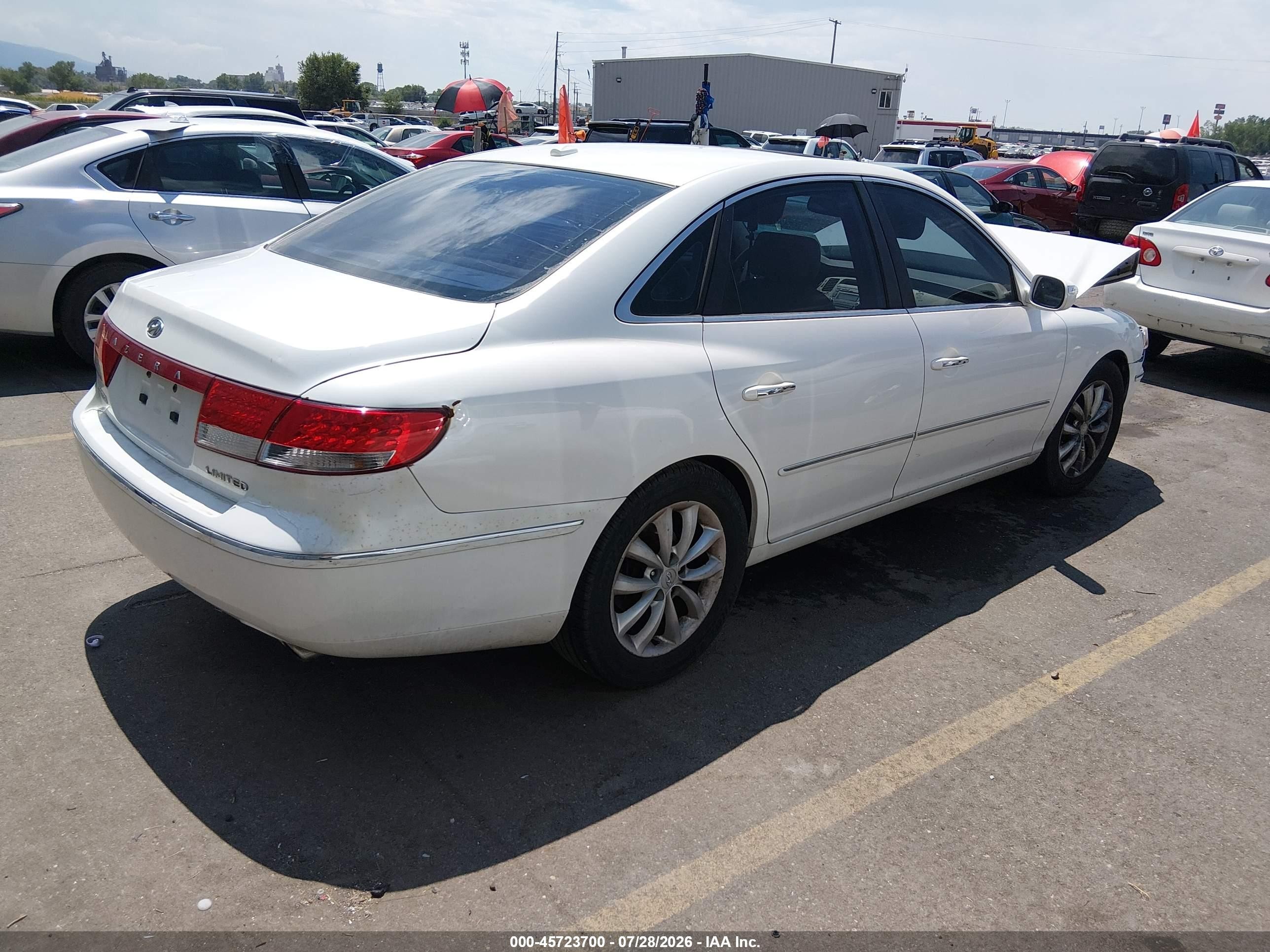 2008 Hyundai Azera Limited White vin: KMHFC46F28A332186
