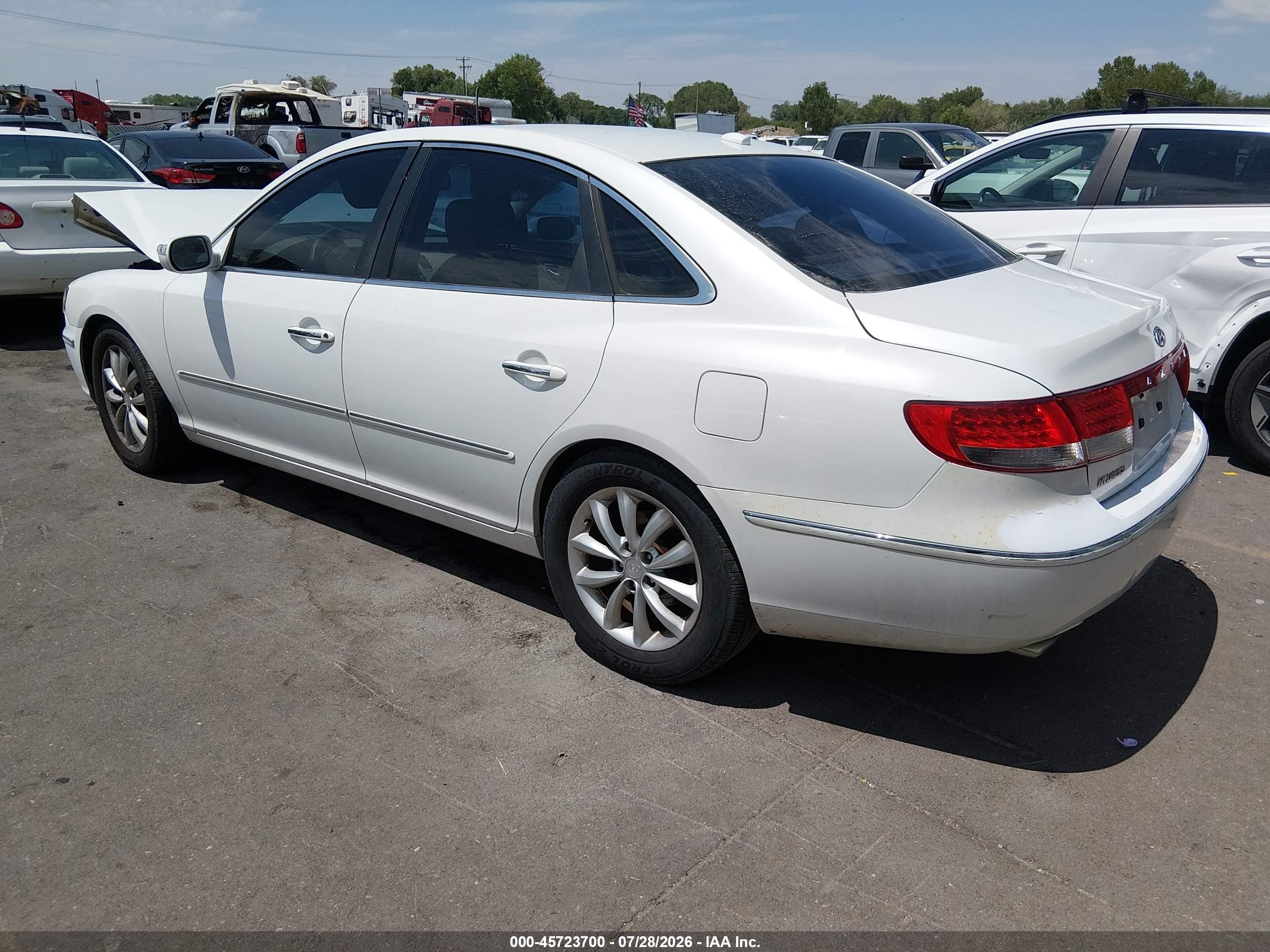 2008 Hyundai Azera Limited White vin: KMHFC46F28A332186