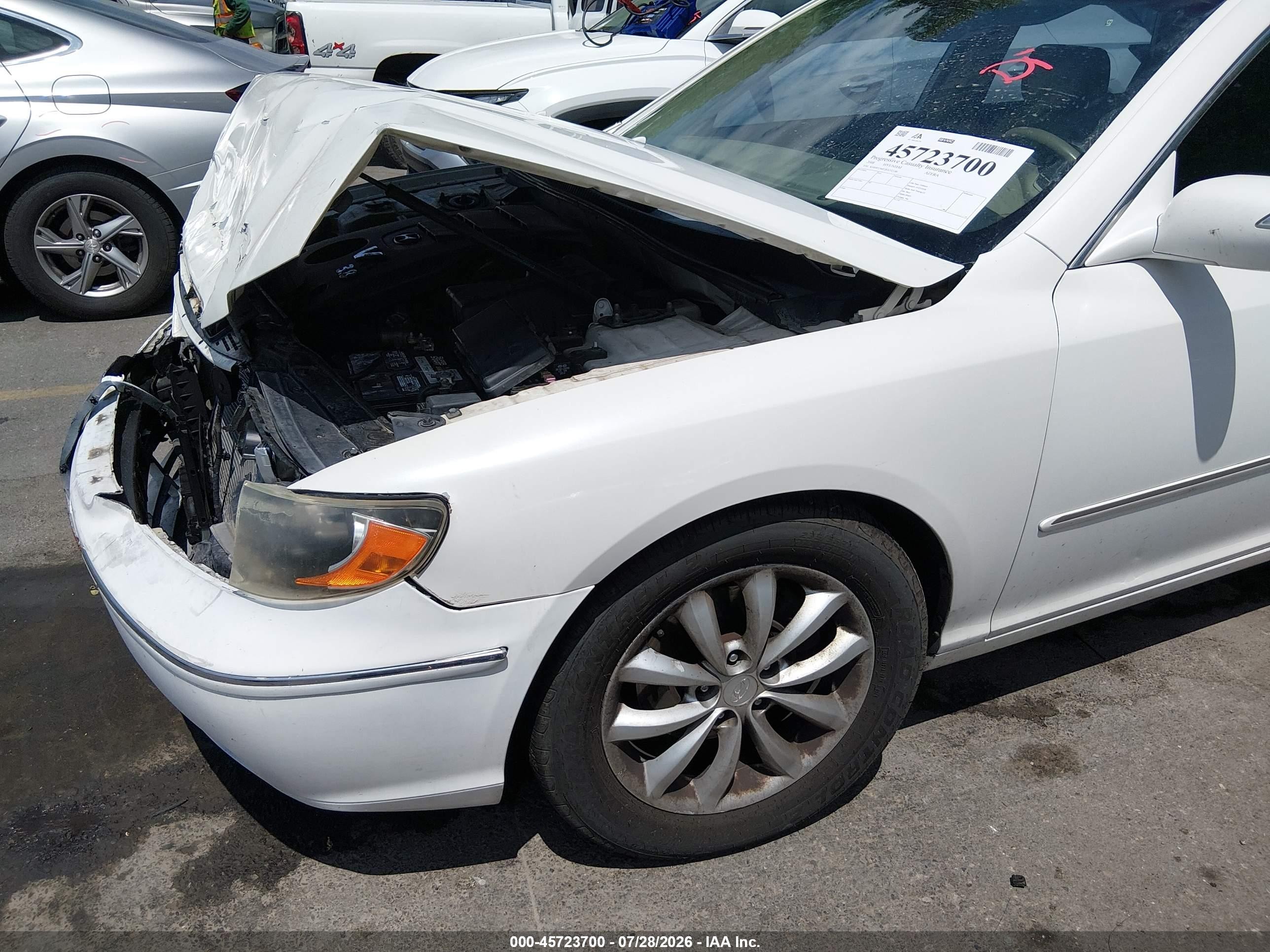 2008 Hyundai Azera Limited White vin: KMHFC46F28A332186