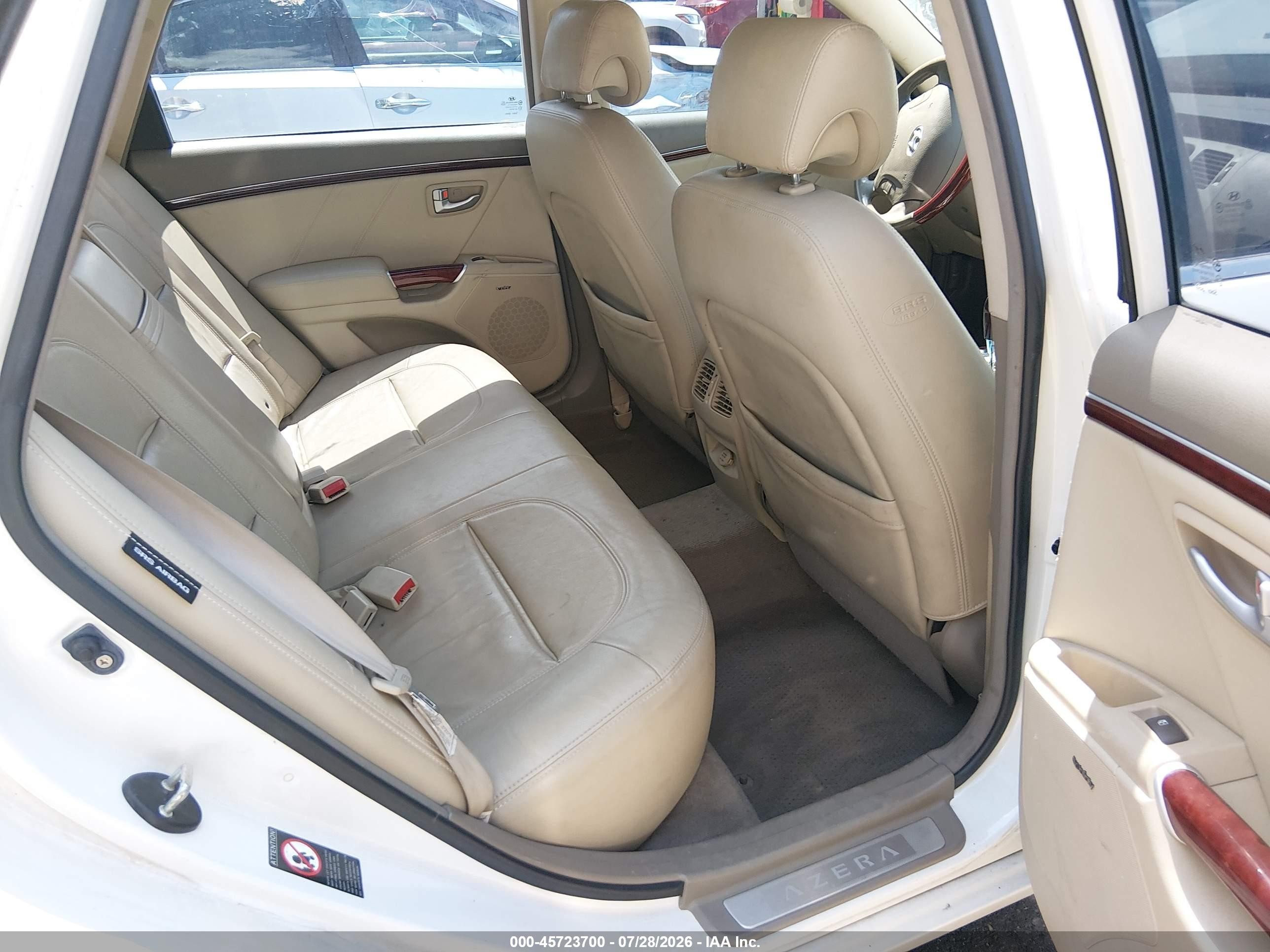 2008 Hyundai Azera Limited White vin: KMHFC46F28A332186