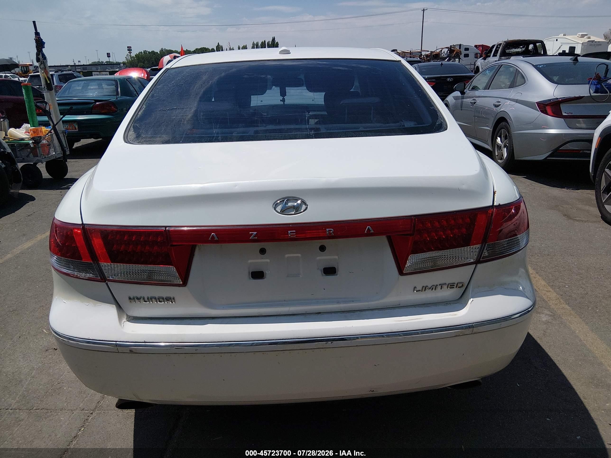 2008 Hyundai Azera Limited White vin: KMHFC46F28A332186