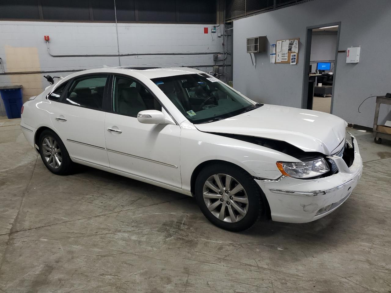 2009 Hyundai Azera Se White vin: KMHFC46F29A372401