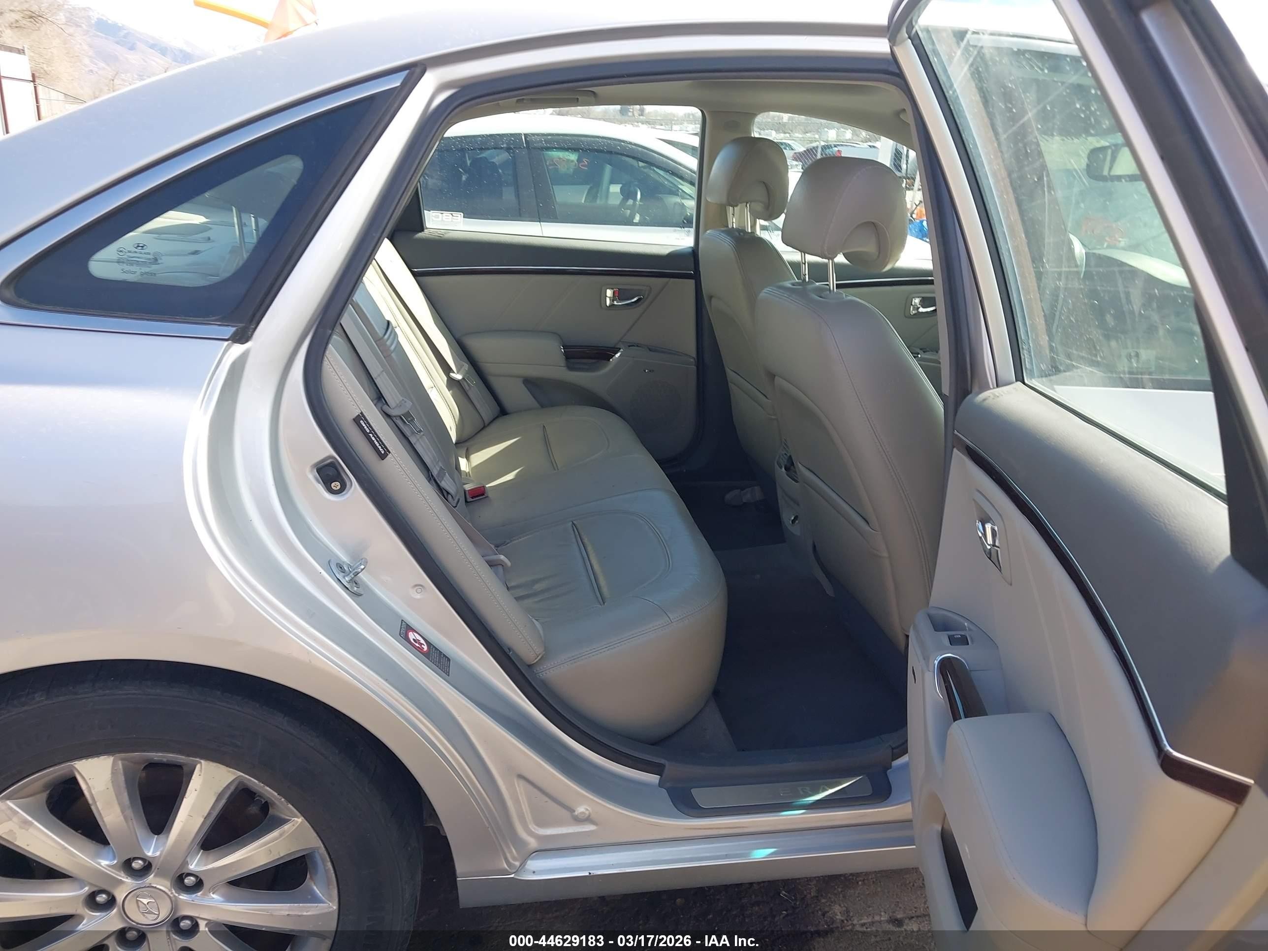 2009 Hyundai Azera Limited Серебряный vin: KMHFC46F29A394043