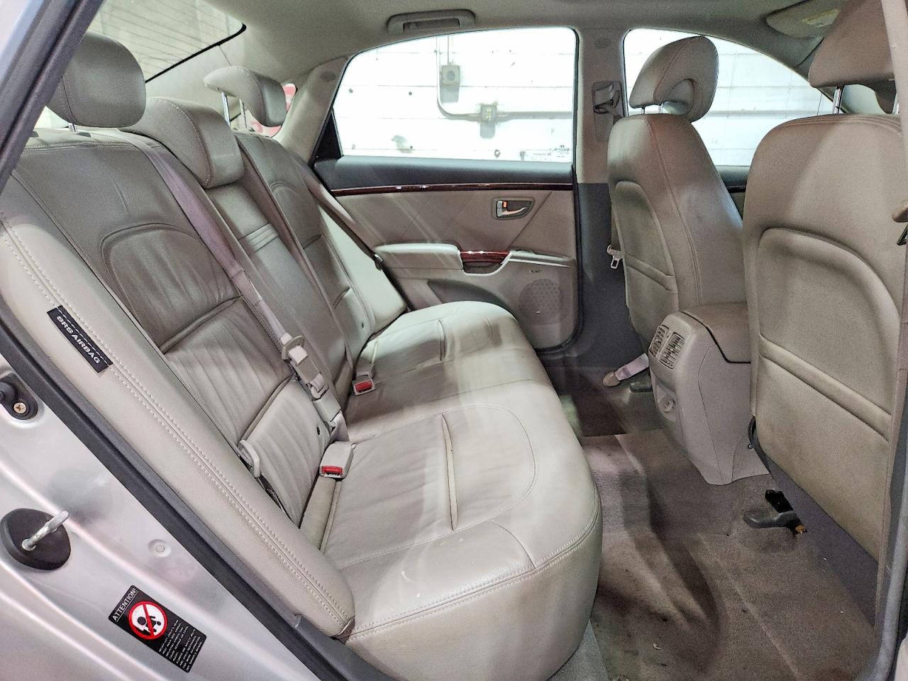 2008 Hyundai Azera Limited Silver vin: KMHFC46F38A305255