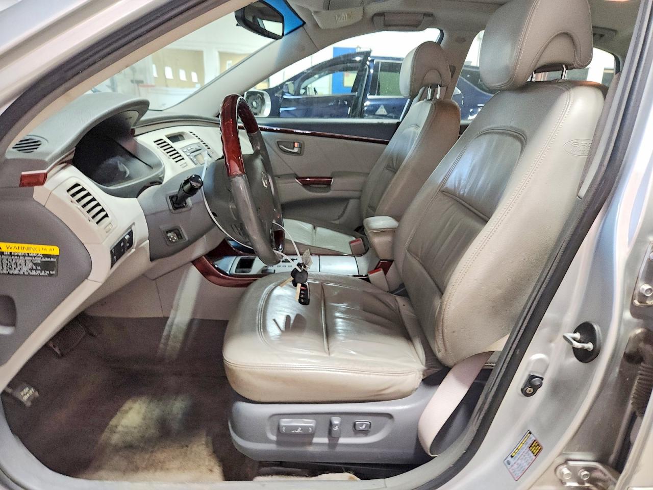 2008 Hyundai Azera Limited Silver vin: KMHFC46F38A305255