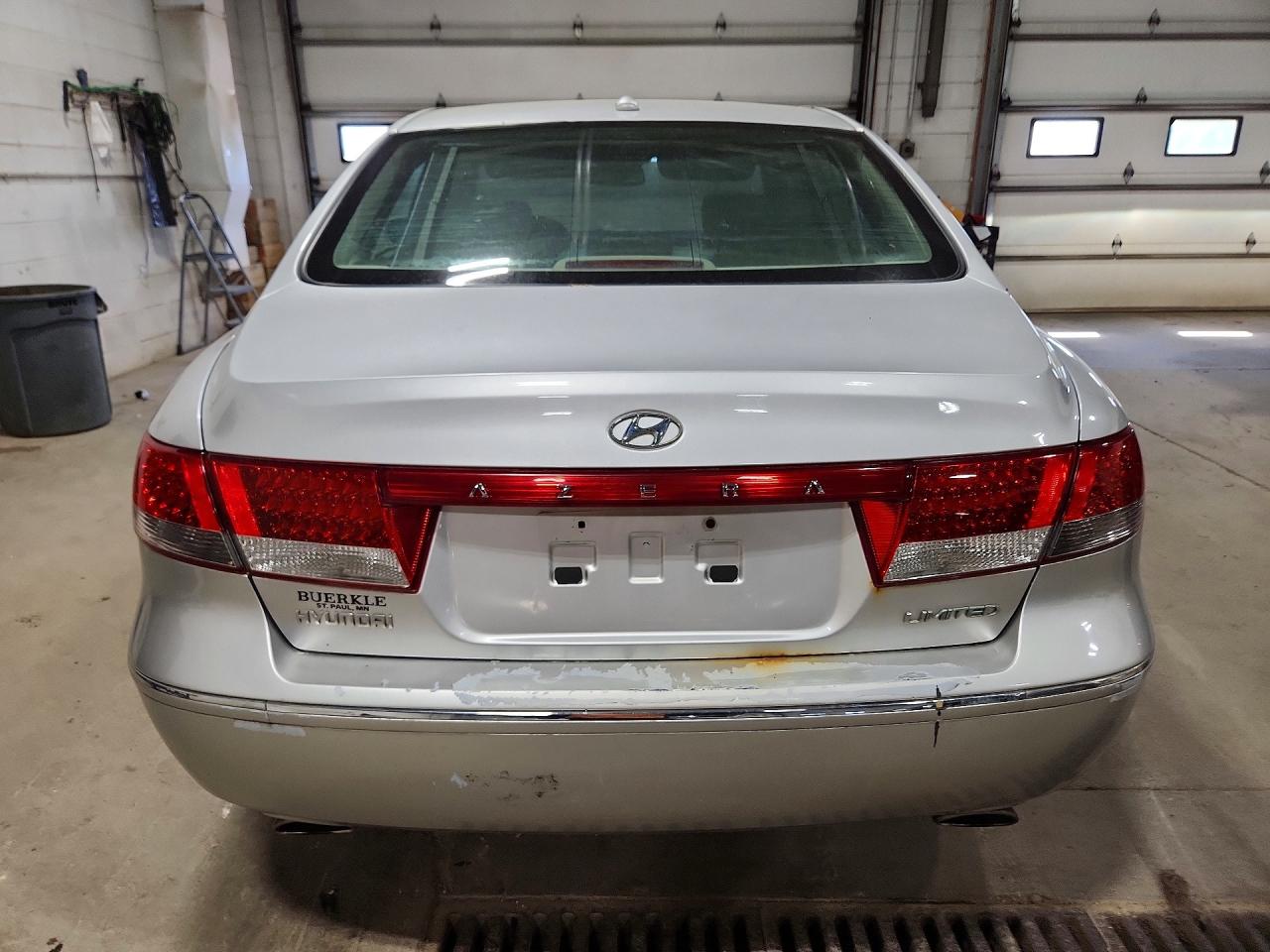 2008 Hyundai Azera Limited Silver vin: KMHFC46F38A305255