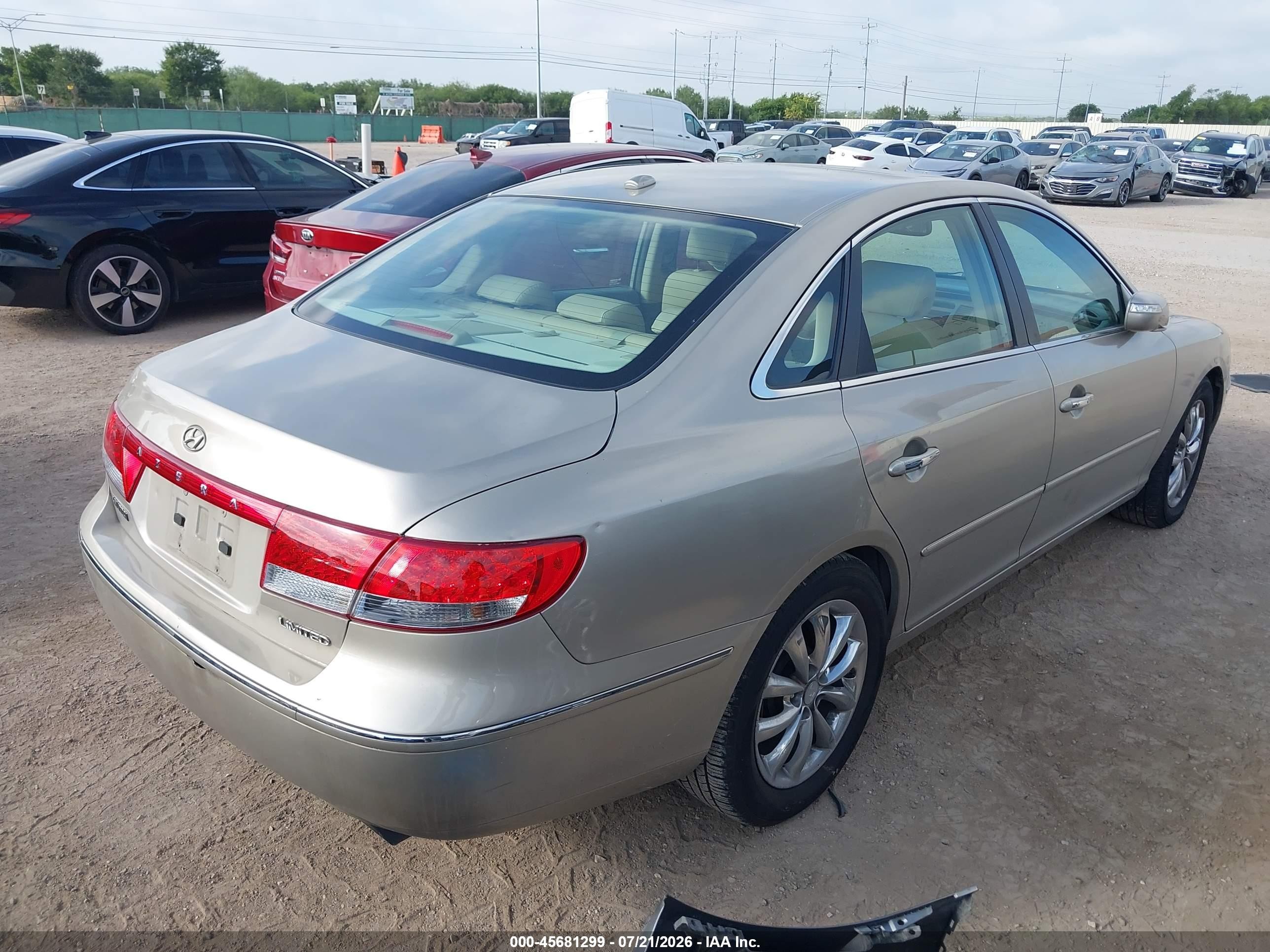 2008 Hyundai Azera Limited Champagne vin: KMHFC46F38A335436