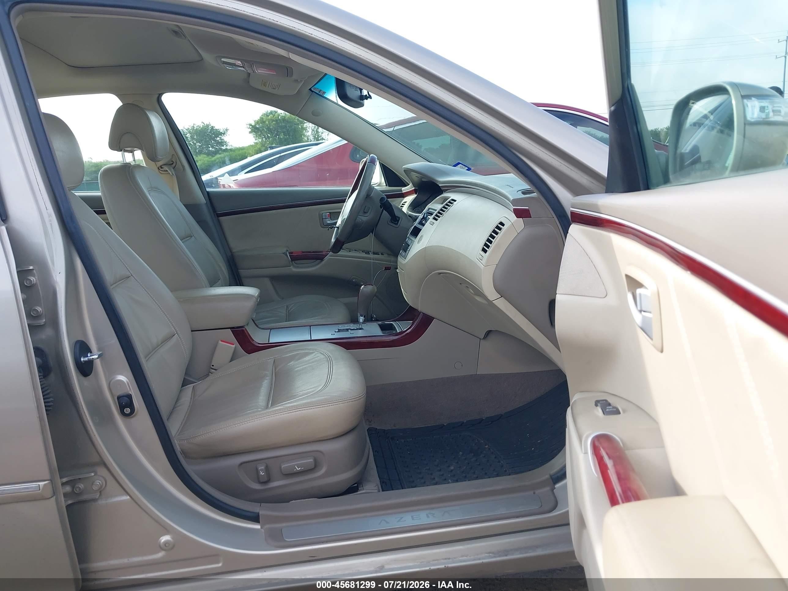 2008 Hyundai Azera Limited Champagne vin: KMHFC46F38A335436