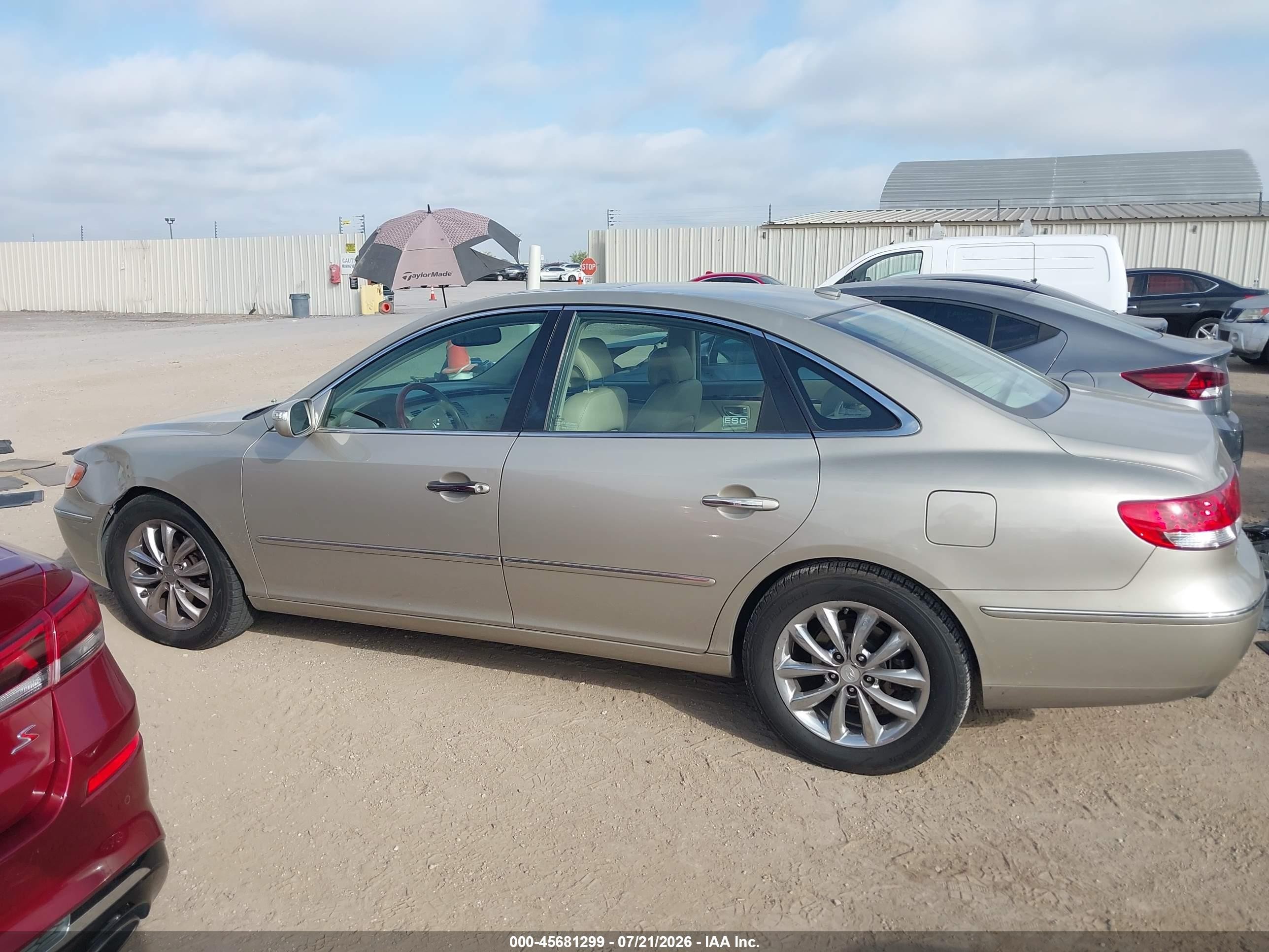 2008 Hyundai Azera Limited Champagne vin: KMHFC46F38A335436
