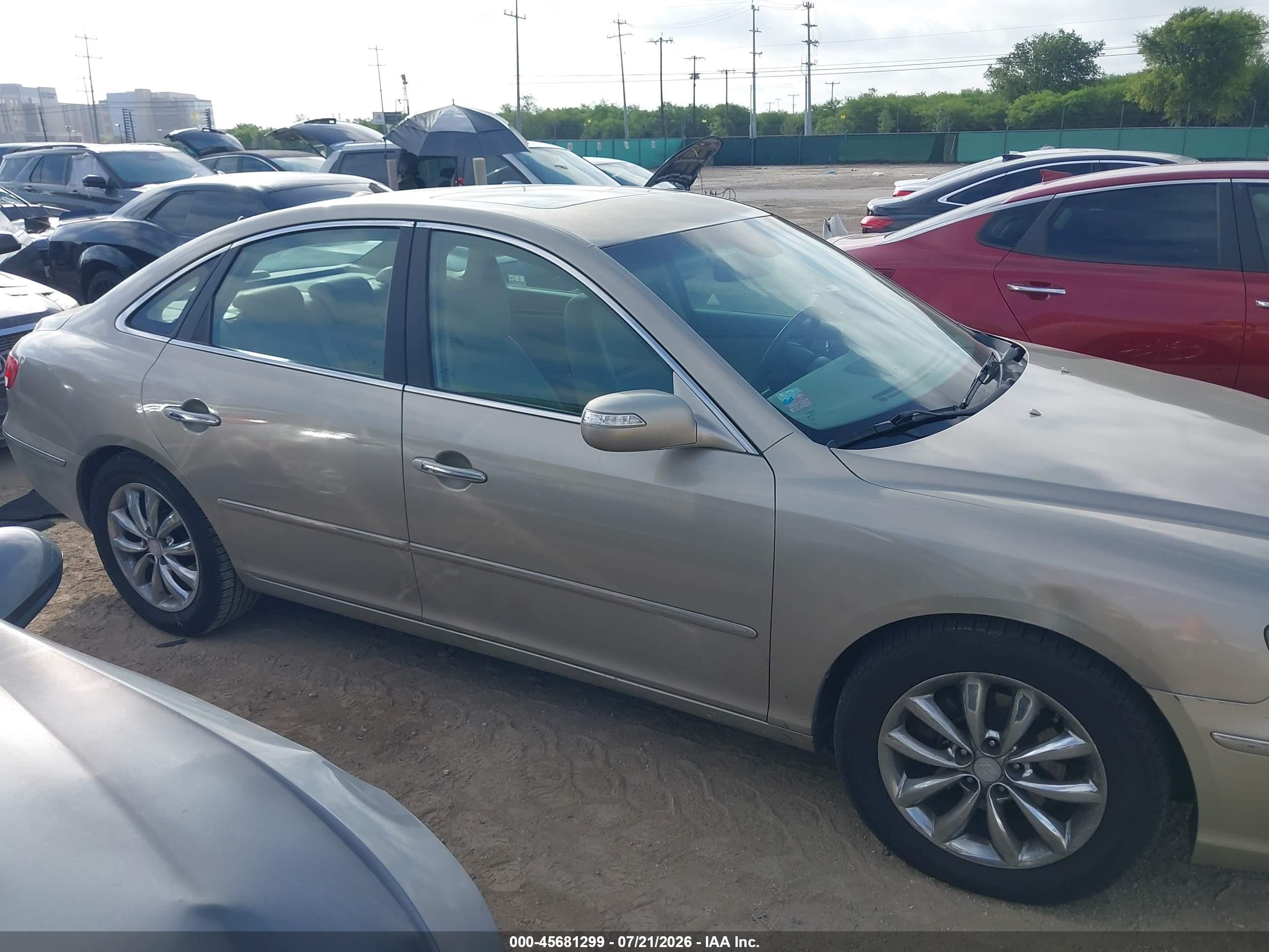 2008 Hyundai Azera Limited Champagne vin: KMHFC46F38A335436