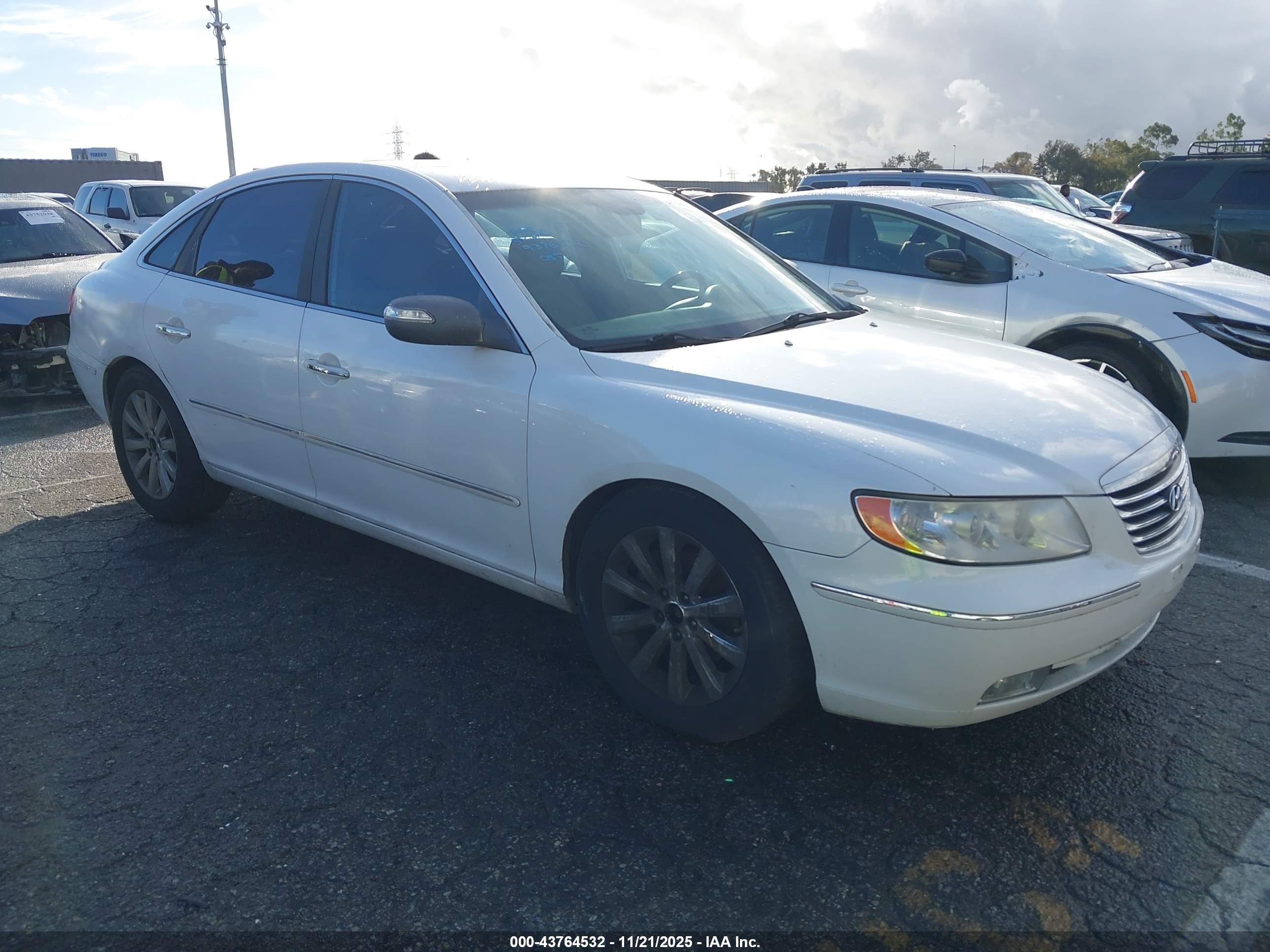 2009 Hyundai Azera Limited White vin: KMHFC46F39A441869