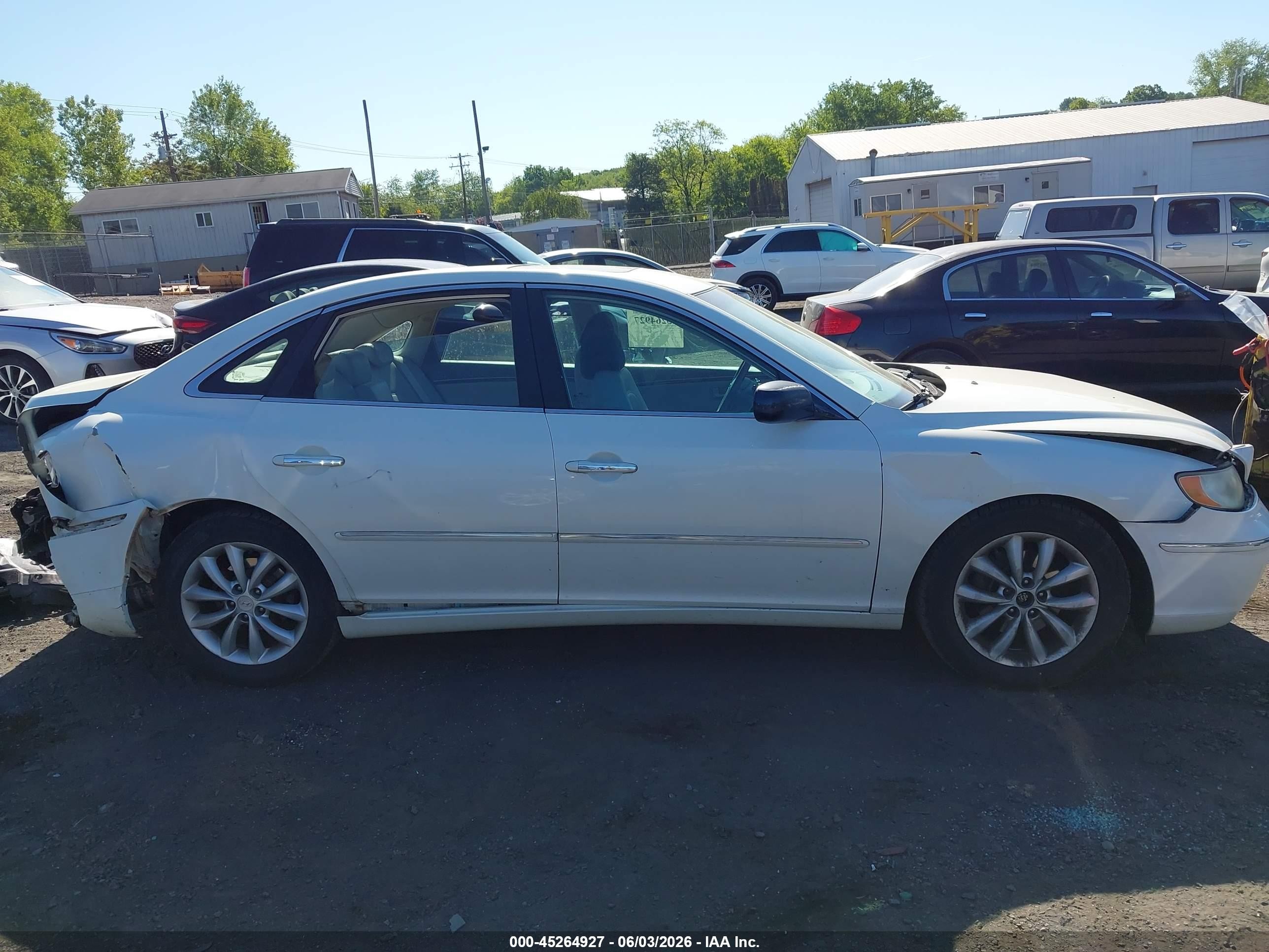 2006 Hyundai Azera Limited/se White vin: KMHFC46F46A088442