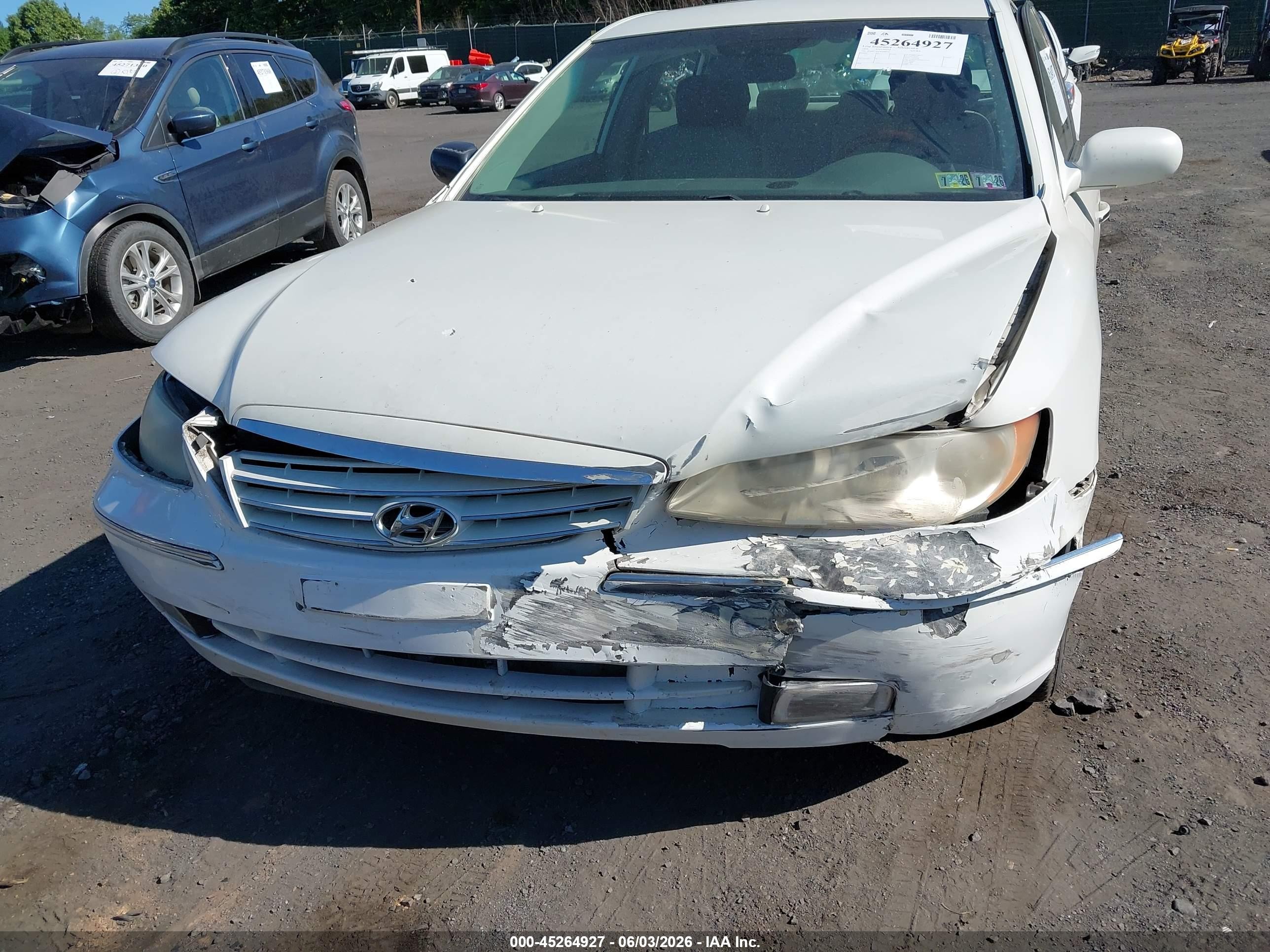 2006 Hyundai Azera Limited/se White vin: KMHFC46F46A088442