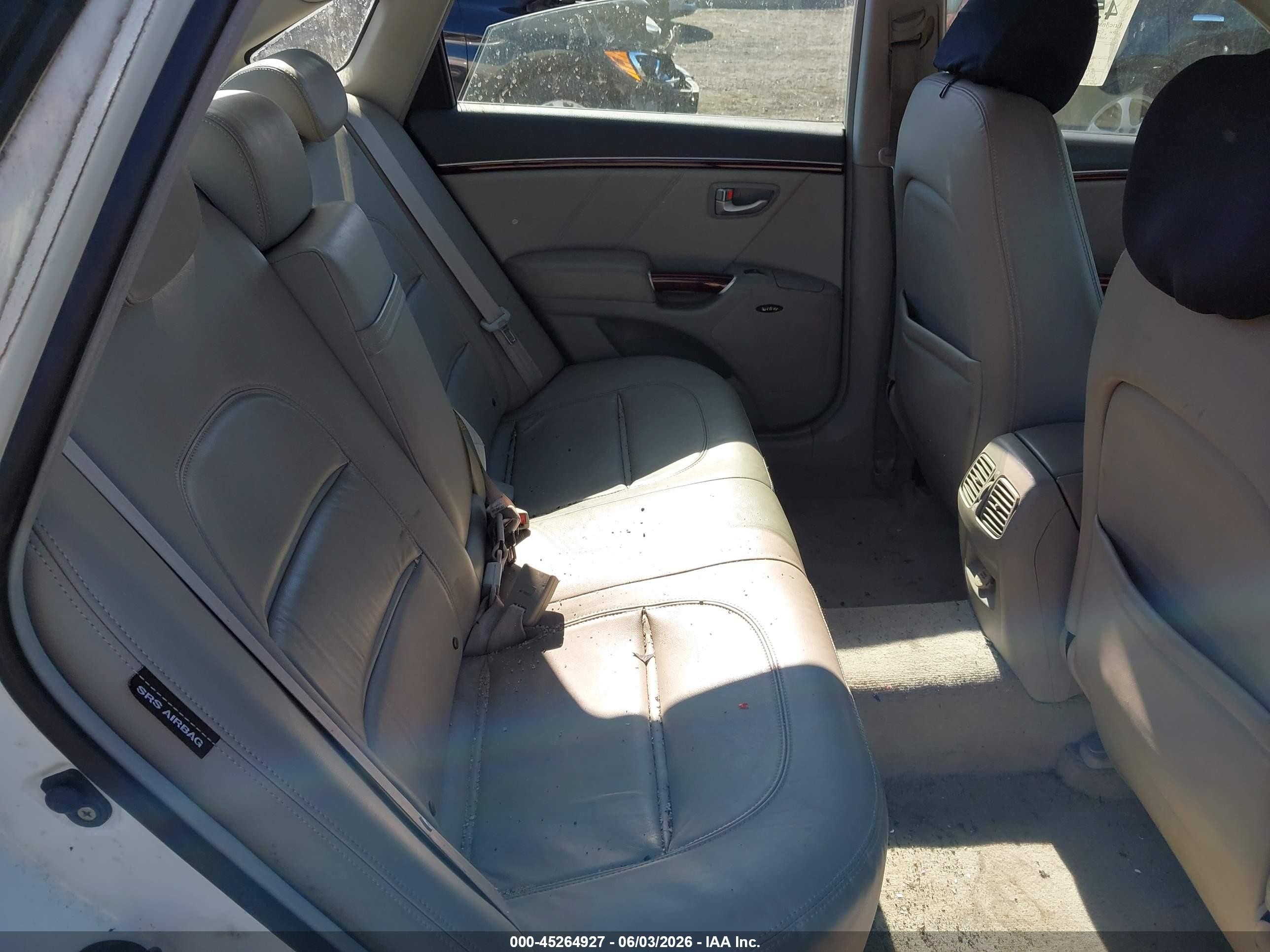 2006 Hyundai Azera Limited/se White vin: KMHFC46F46A088442