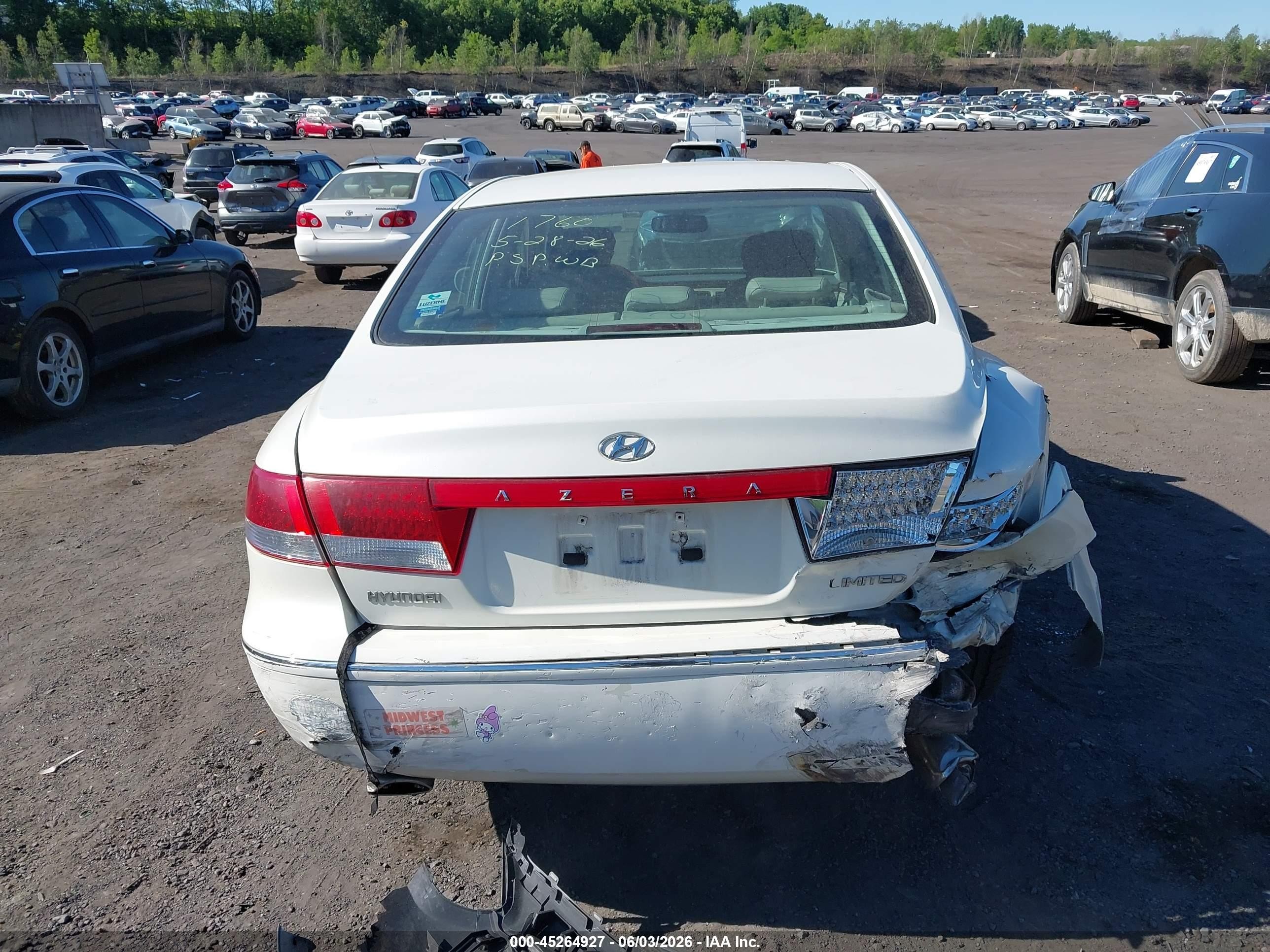 2006 Hyundai Azera Limited/se White vin: KMHFC46F46A088442