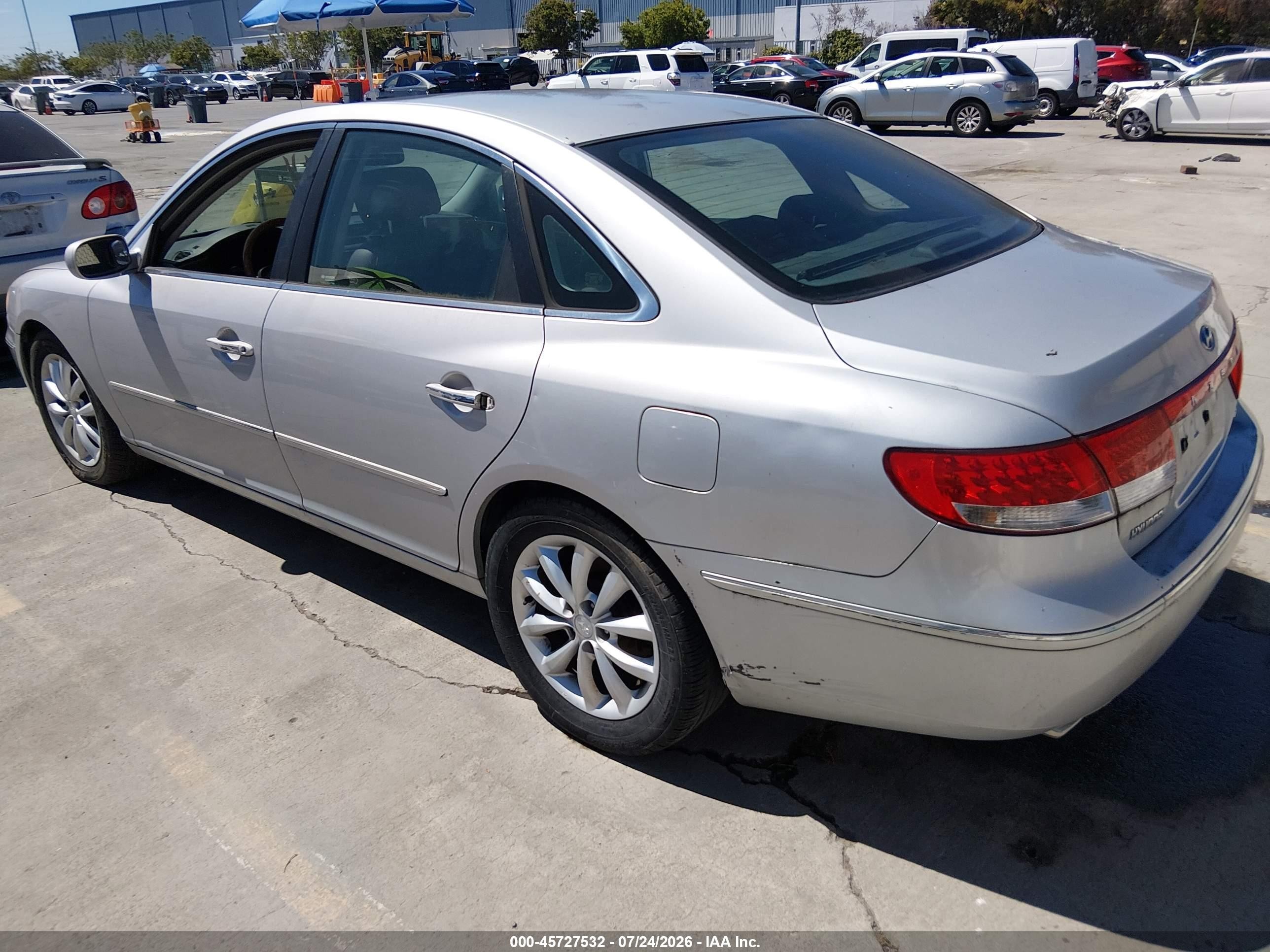 2006 Hyundai Azera Limited/se Silver vin: KMHFC46F46A097593
