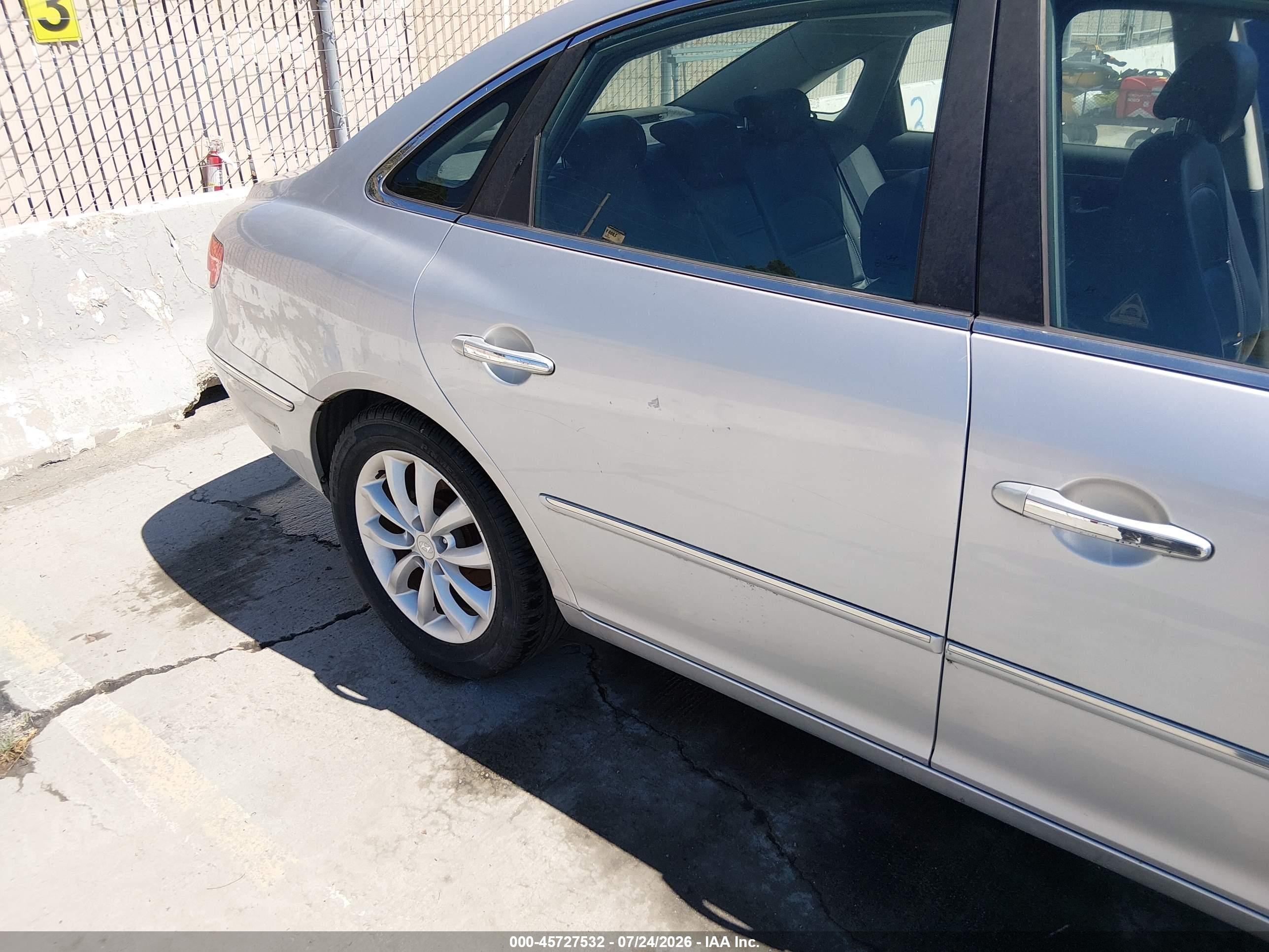 2006 Hyundai Azera Limited/se Silver vin: KMHFC46F46A097593