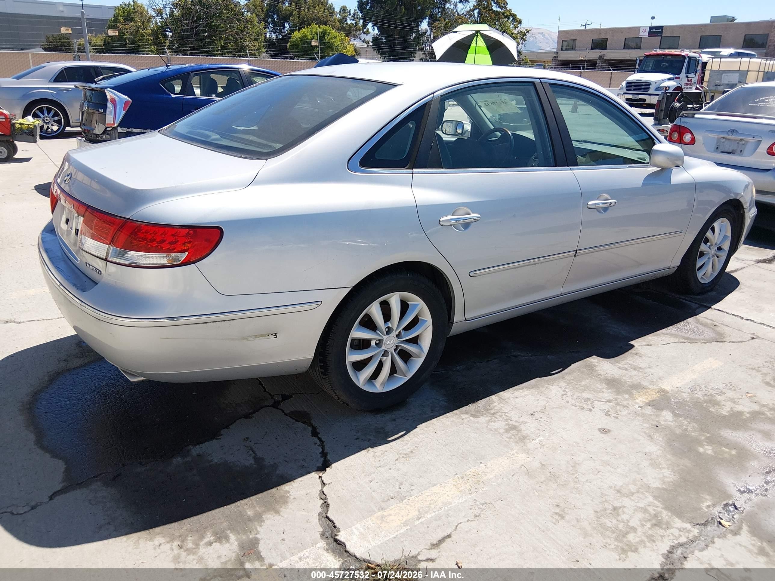 2006 Hyundai Azera Limited/se Silver vin: KMHFC46F46A097593
