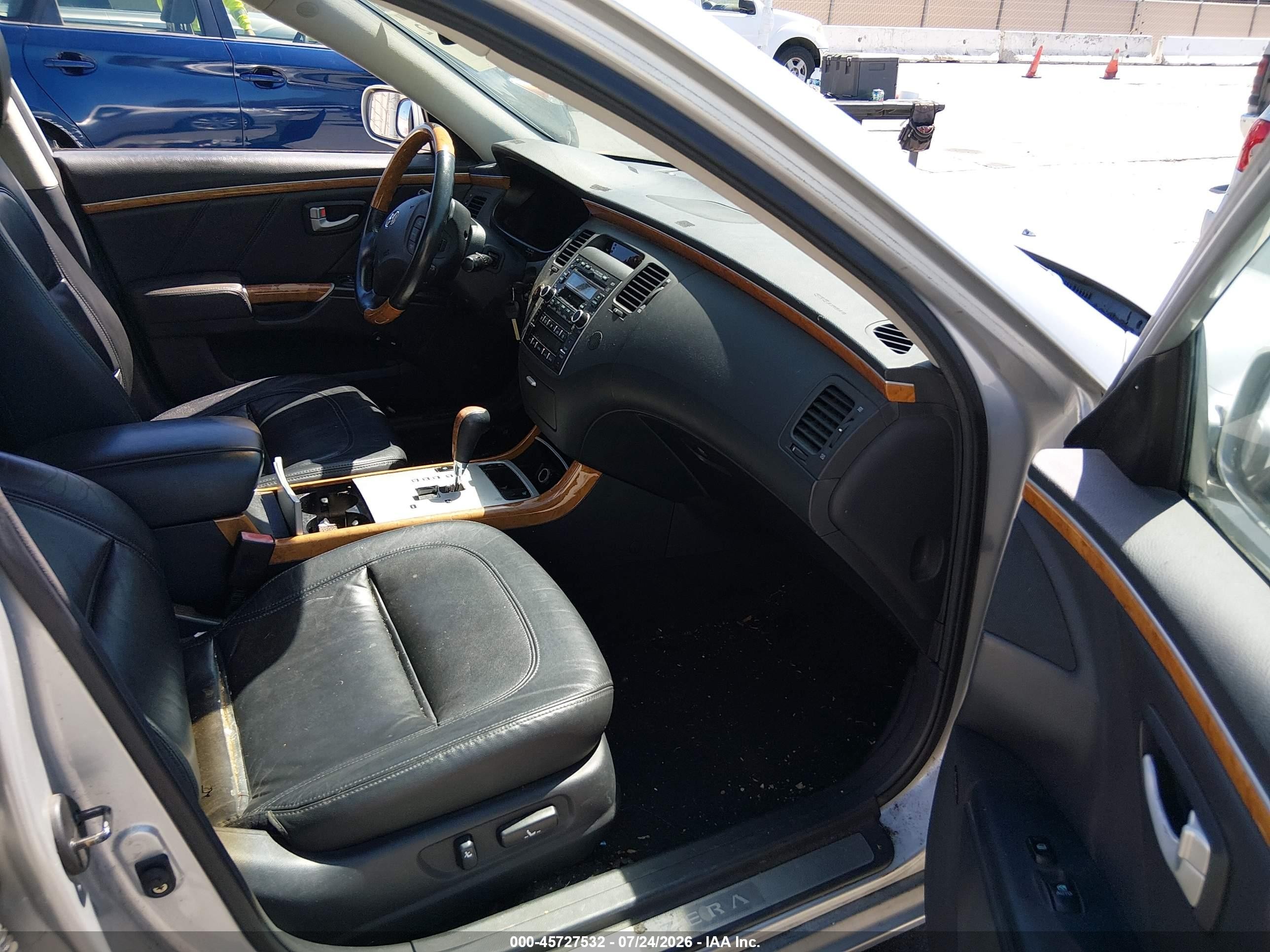 2006 Hyundai Azera Limited/se Silver vin: KMHFC46F46A097593