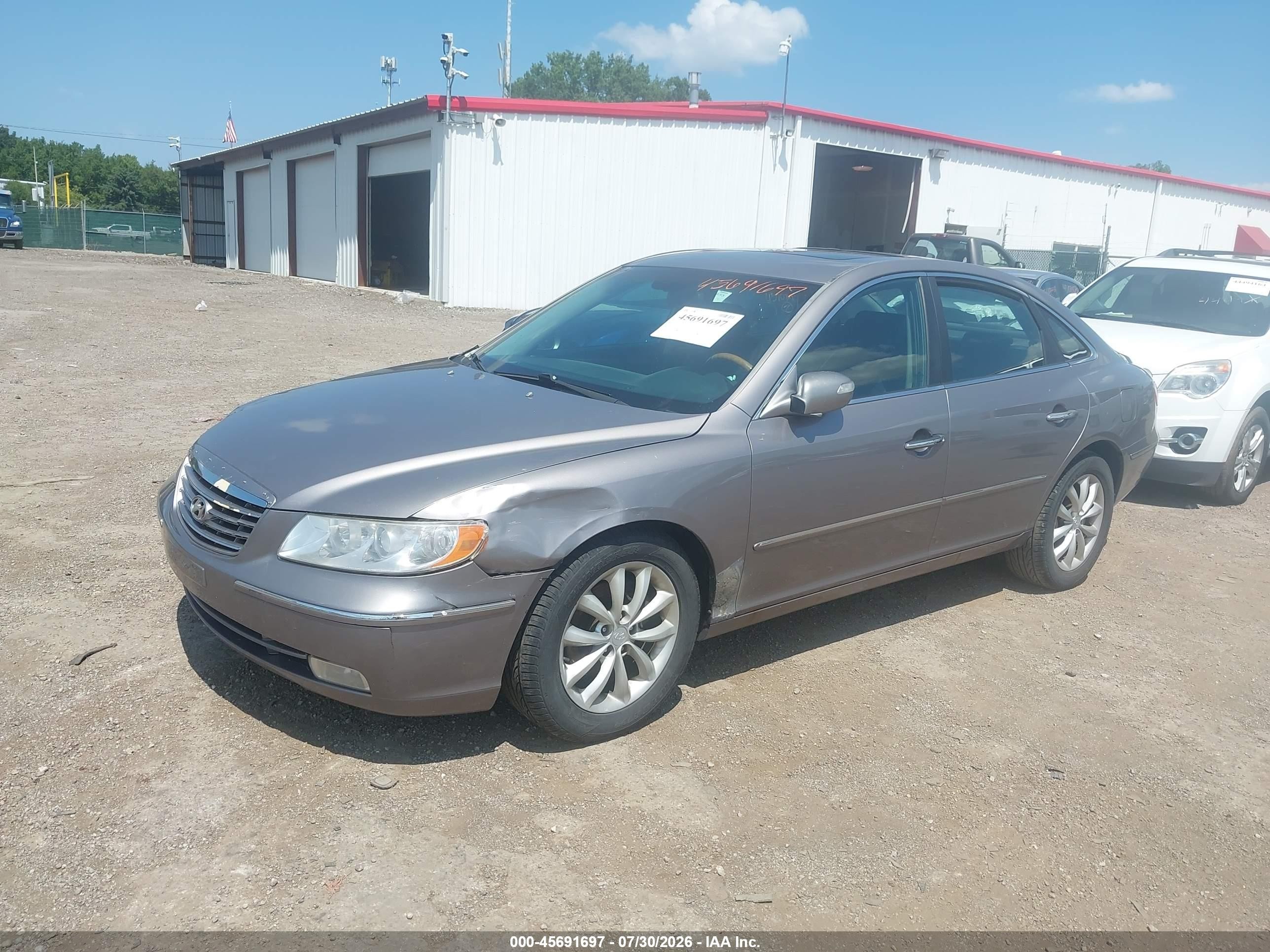 2007 Hyundai Azera Limited/se Silver vin: KMHFC46F47A140444