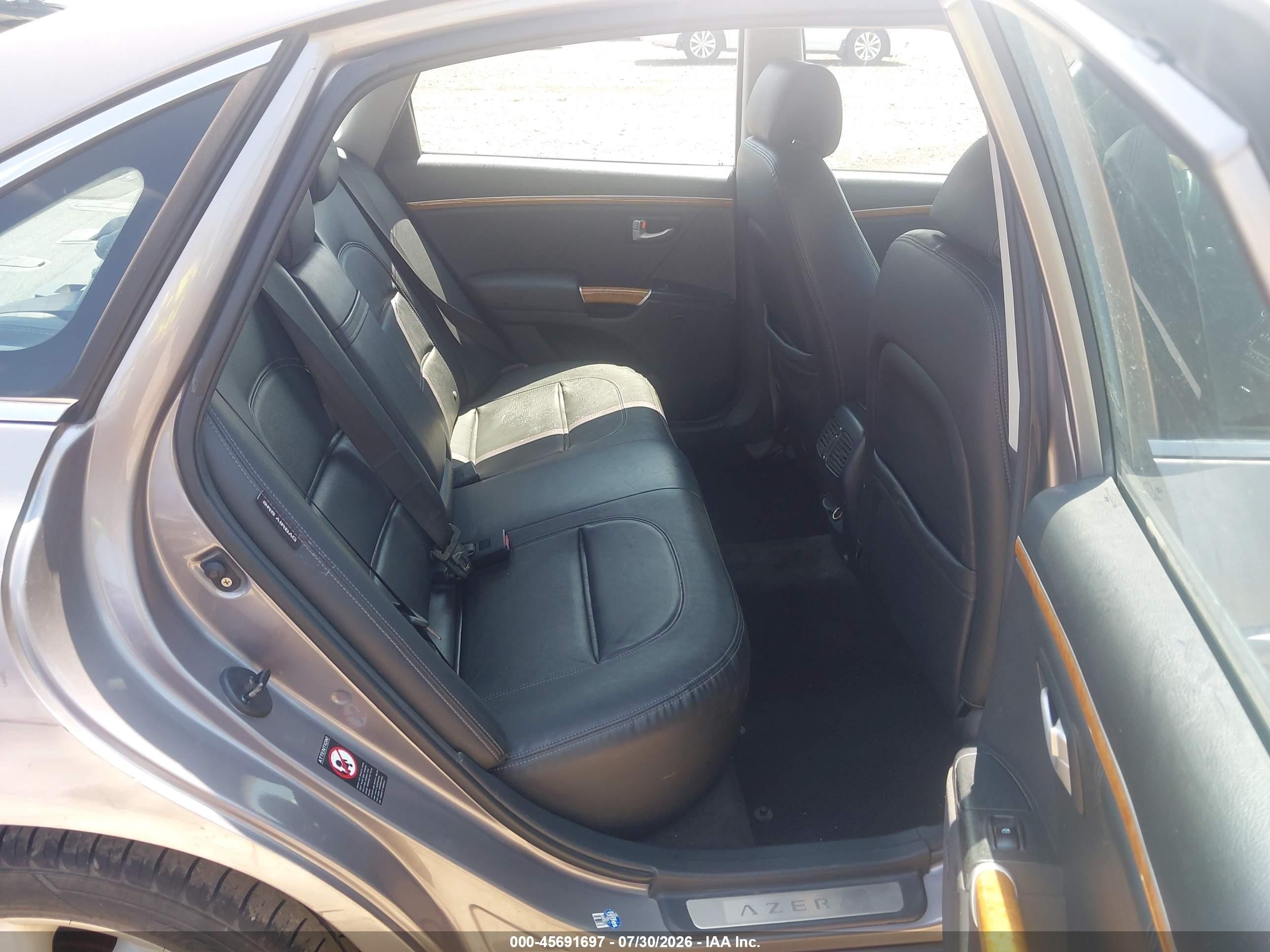 2007 Hyundai Azera Limited/se Silver vin: KMHFC46F47A140444