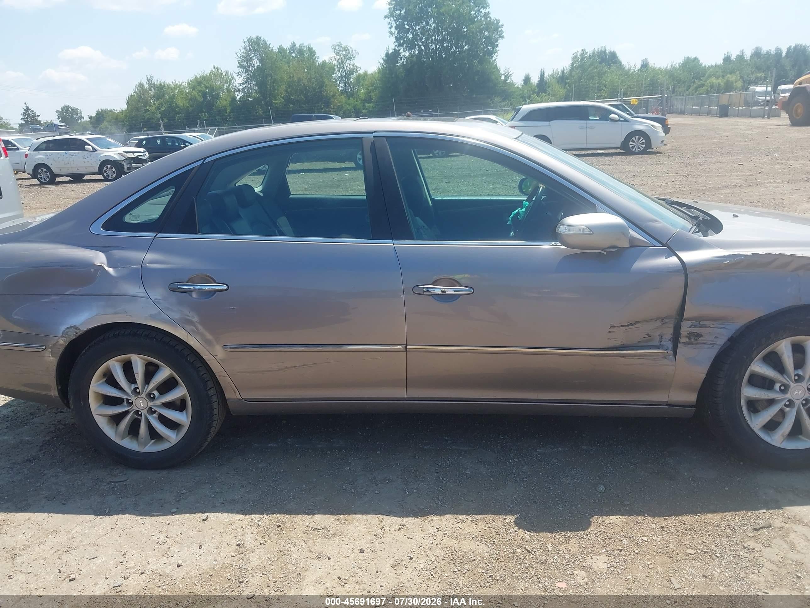 2007 Hyundai Azera Limited/se Silver vin: KMHFC46F47A140444