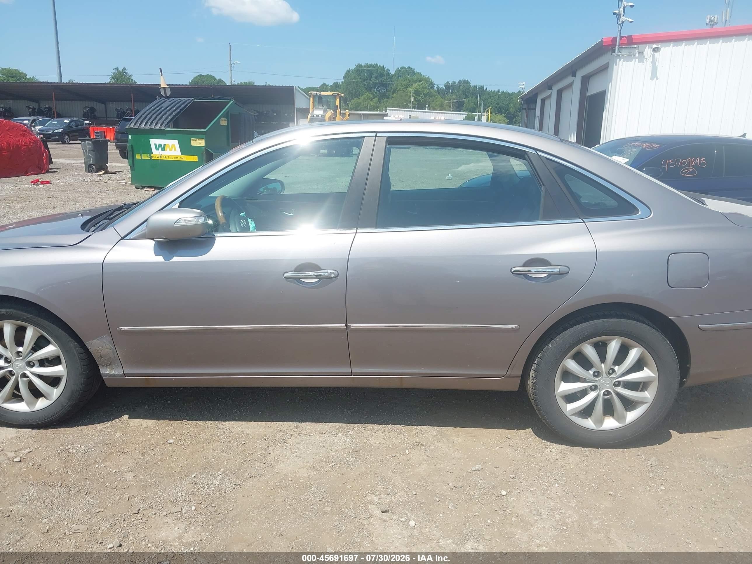 2007 Hyundai Azera Limited/se Silver vin: KMHFC46F47A140444